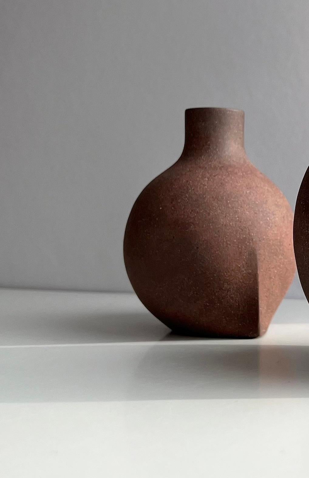 Altro Set di 2 vasi scultura ad angolo di Karin Amdal in vendita