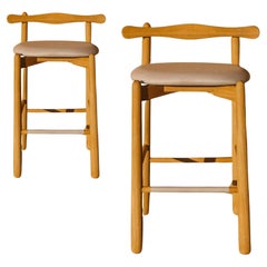 Set of 2 Counter Stool Uçá.Solid wood, upholstered seat.