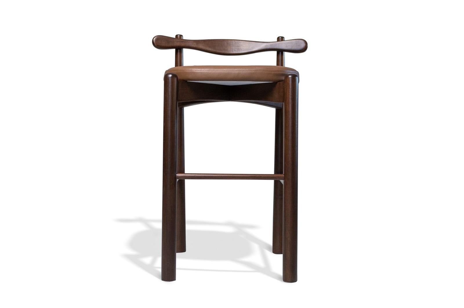 dark brown stools