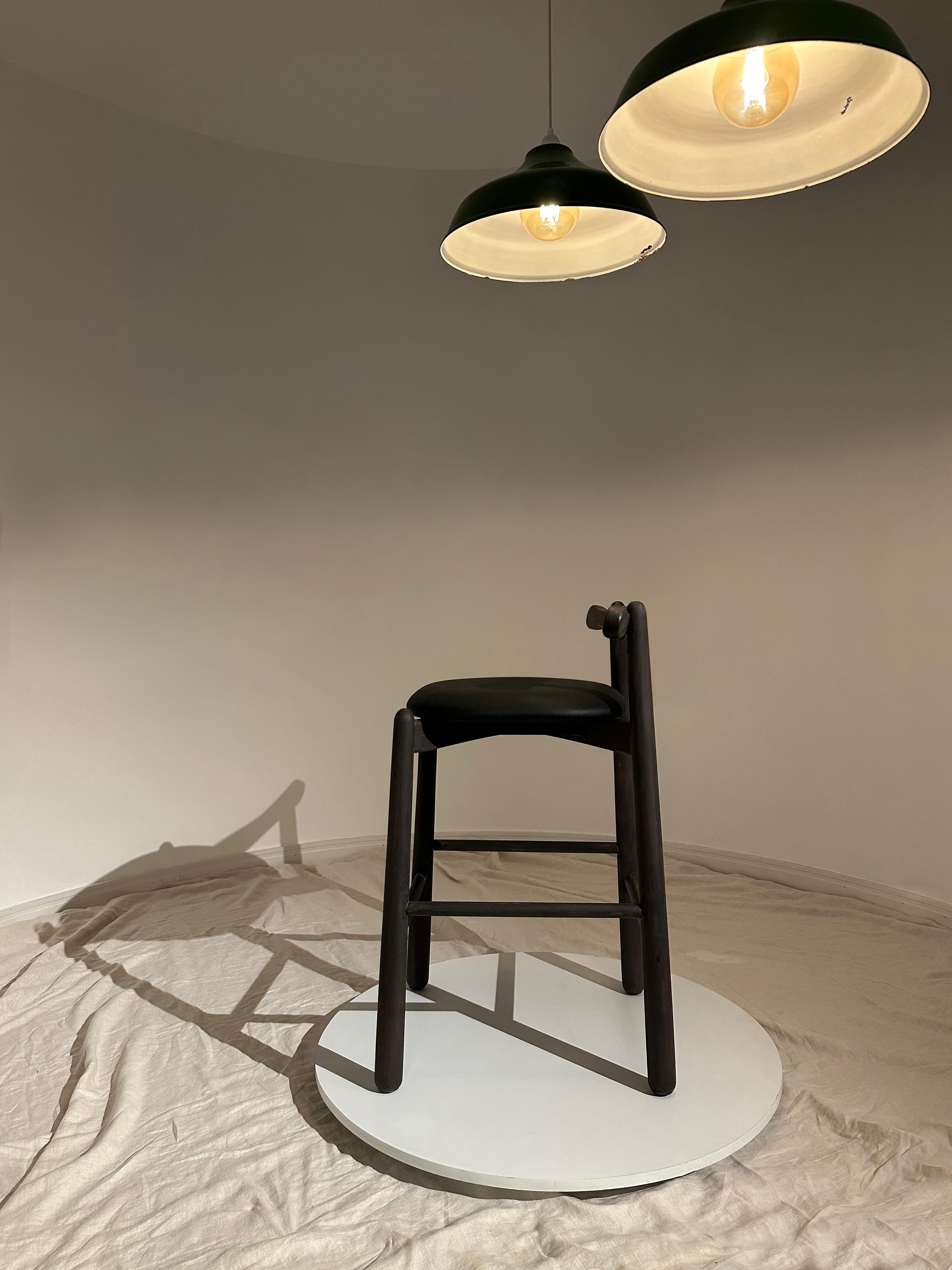 Organic Modern Set of 2 Counter Stools Uçá.Solid wood, available for immediate delivery For Sale