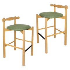 Set of 2 Counter Stools Uçá.Solid wood, upholstered seat.
