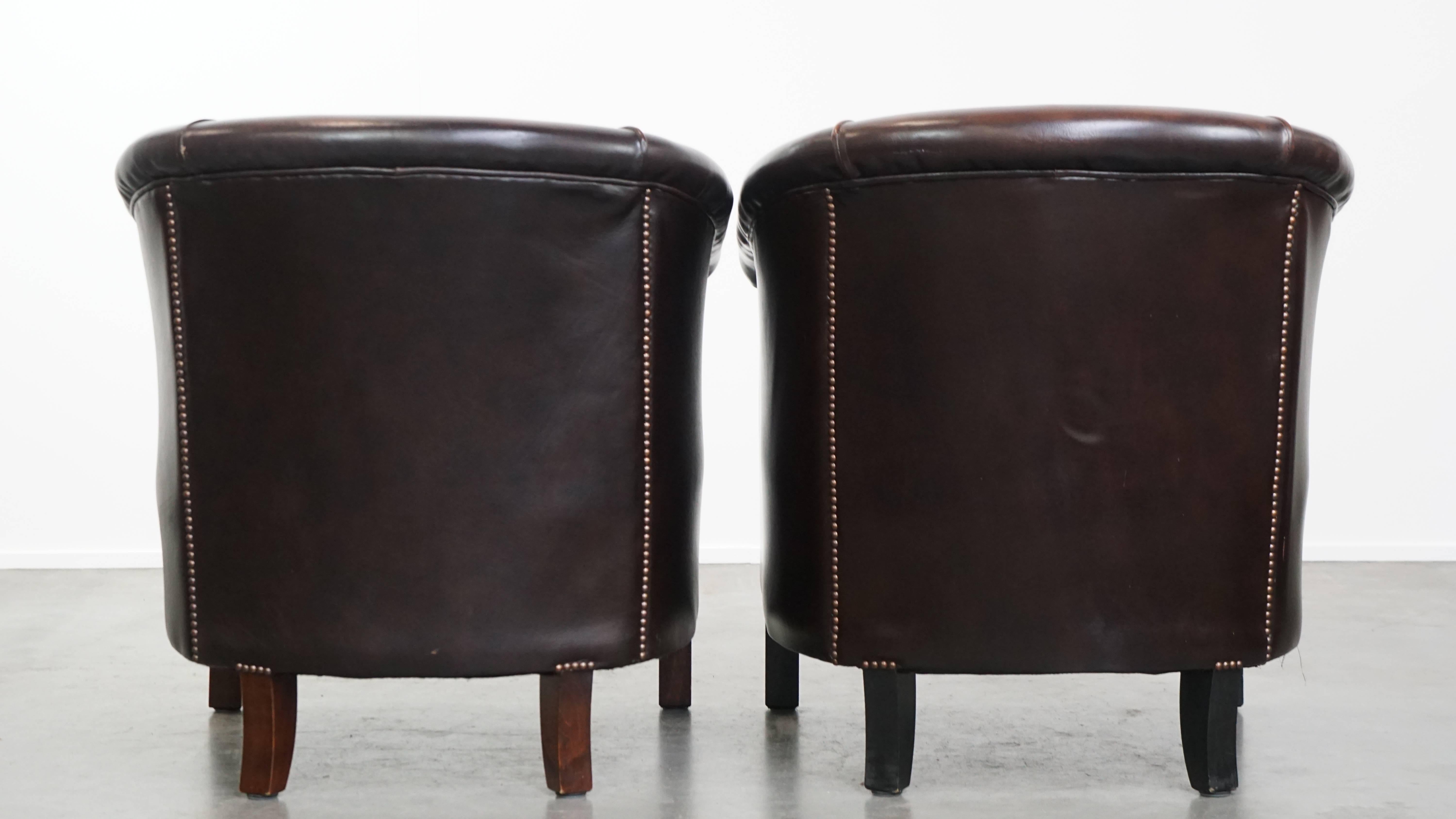 Romain classique Ensemble de 2 fauteuils club en cuir de vachette de style anglais en vente