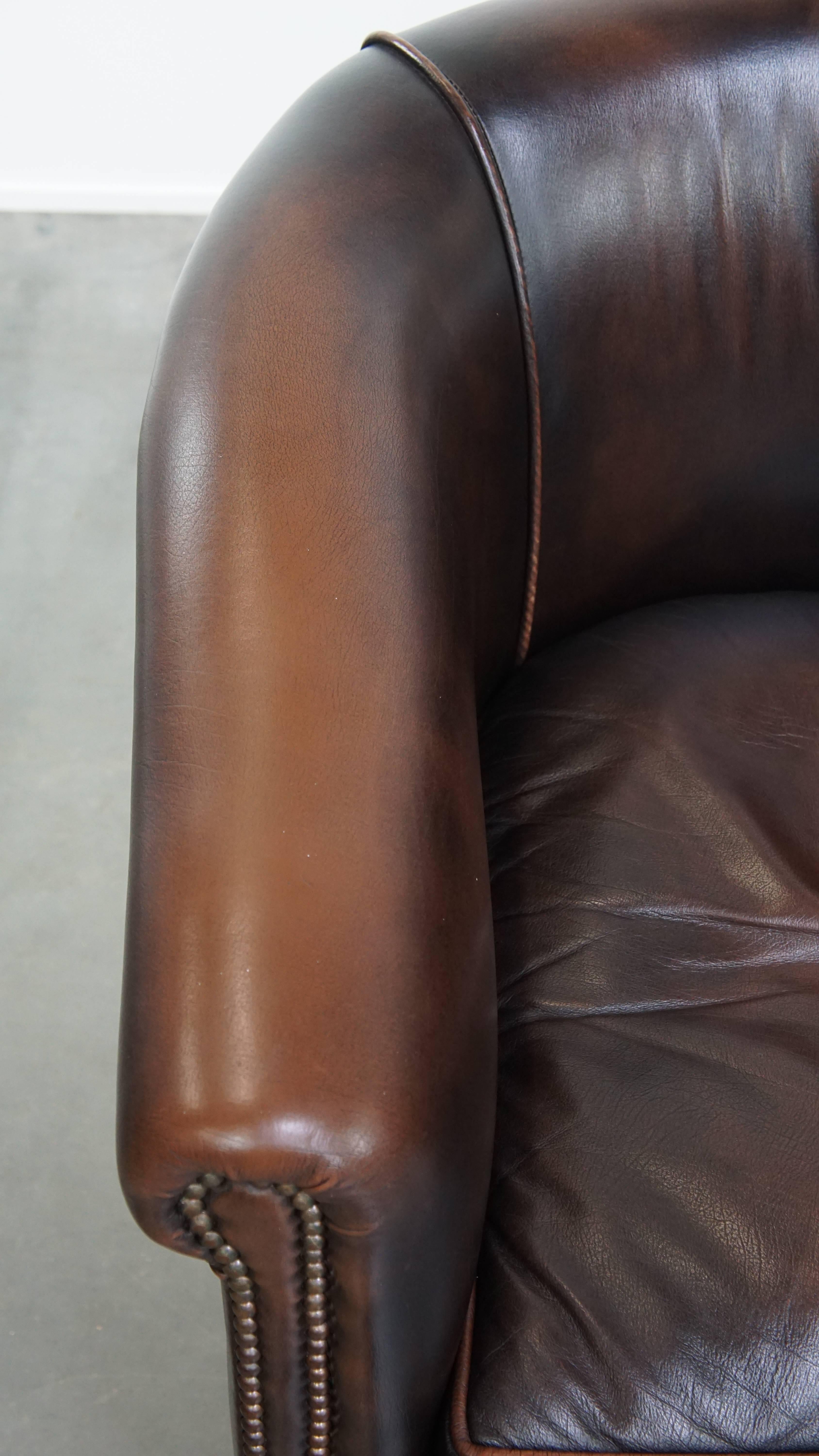 Cuir de vache Ensemble de 2 fauteuils club en cuir de vachette de style anglais en vente