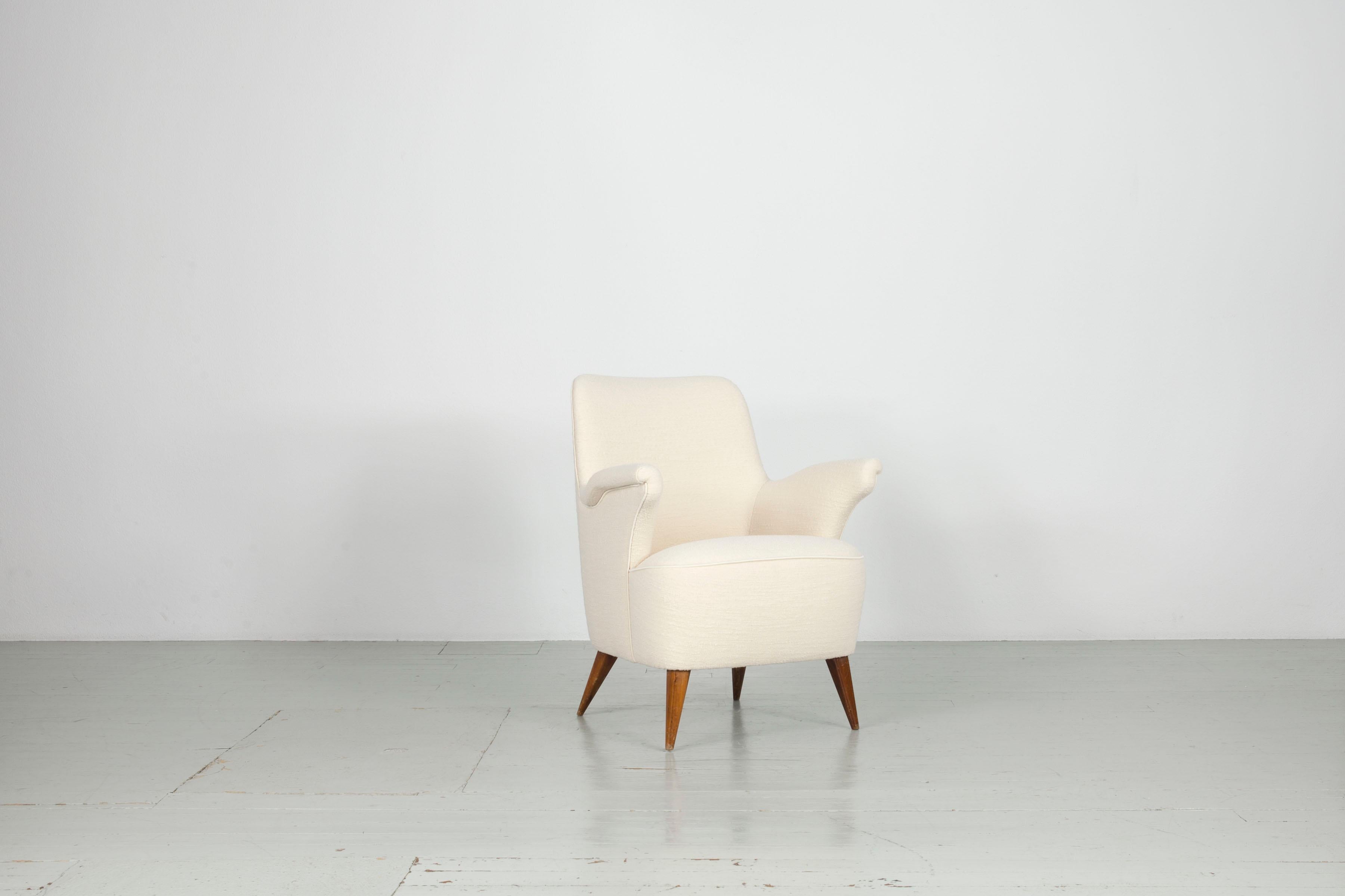 Mid-Century Modern Set of 2 Cream Coloured Italian Marine Armchairs from the 1950s For Sale