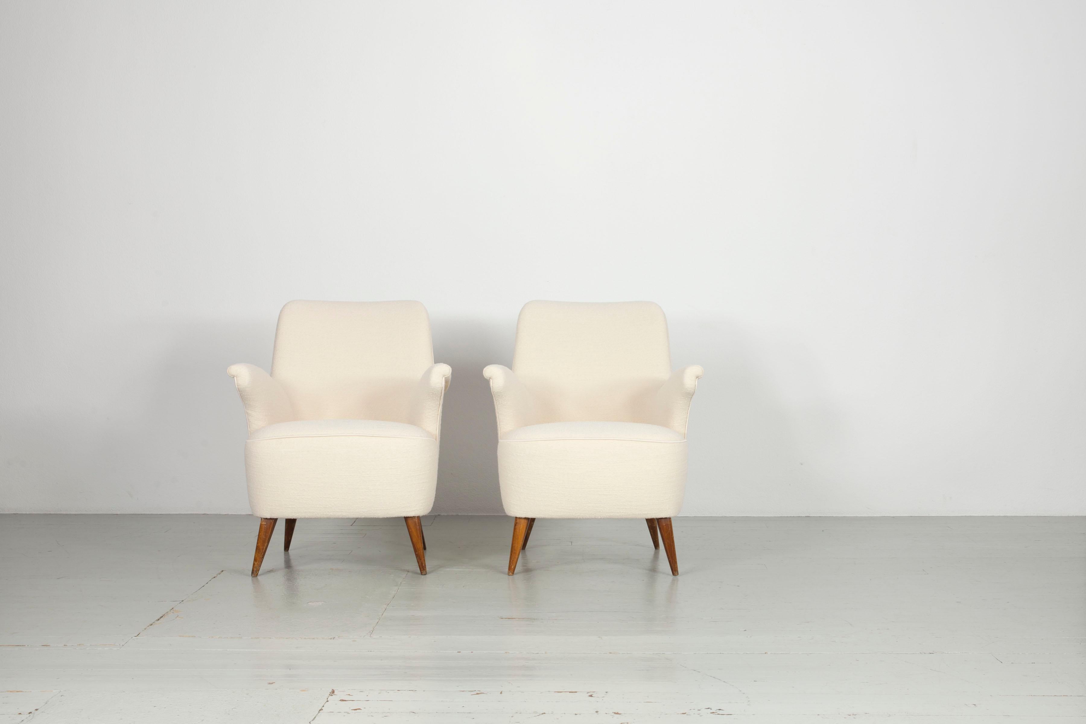 Textile Set of 2 Cream Coloured Italian Marine Armchairs from the 1950s For Sale