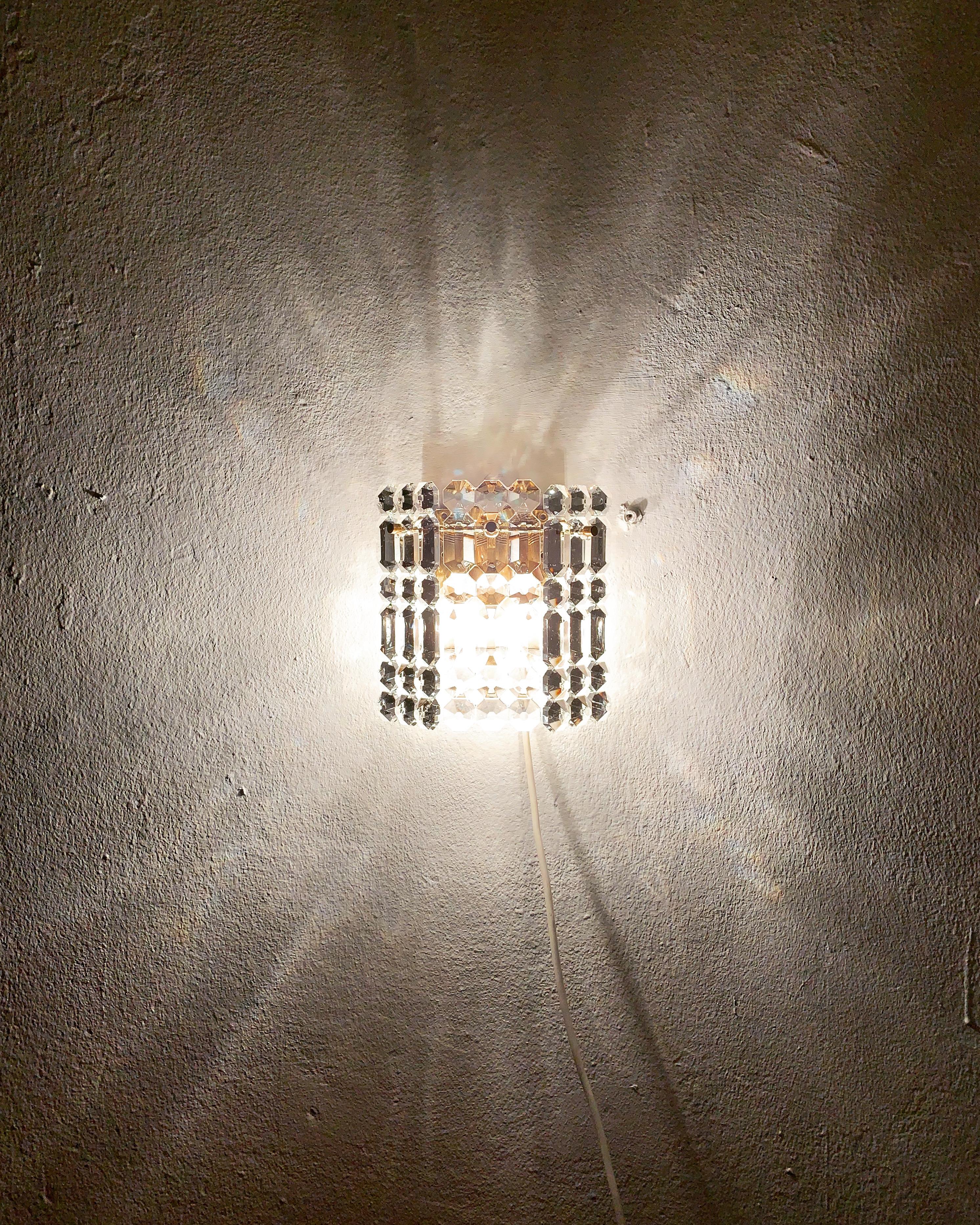 Metallo Set di 2 lampade da parete in cristallo di Kinkeldey in vendita