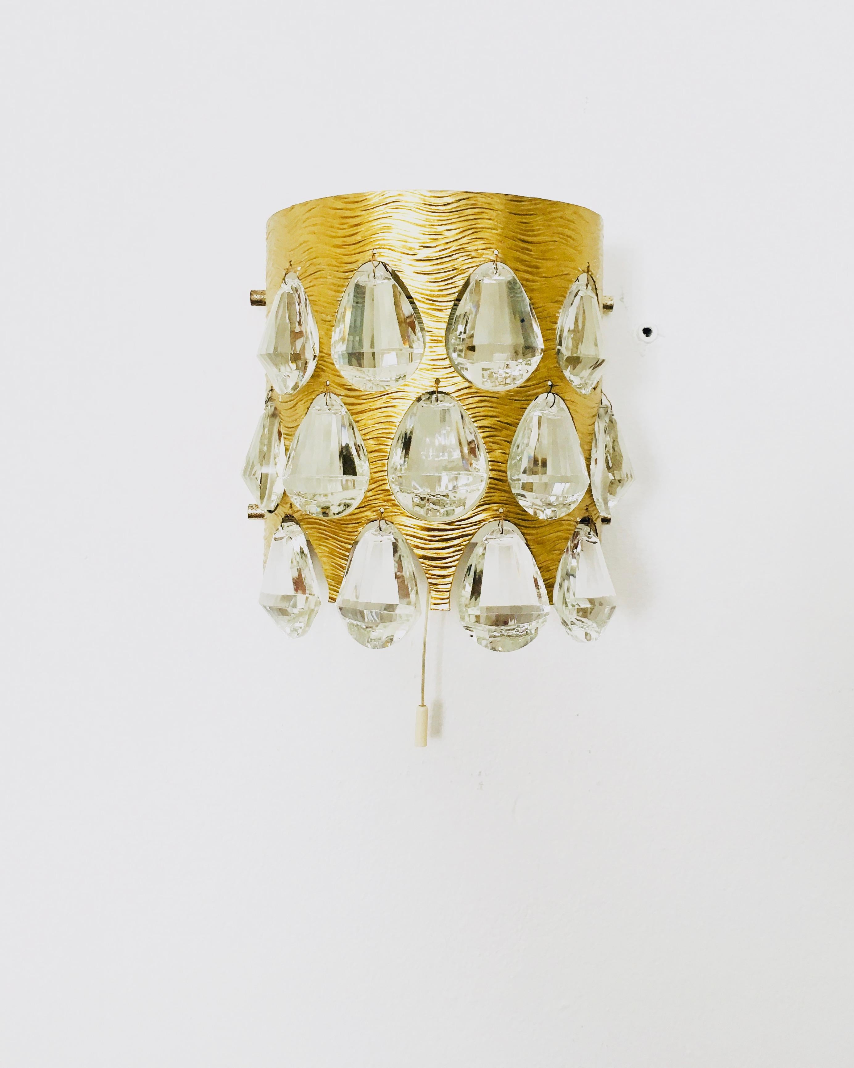 Very beautiful and rare wall lamps from the 1960s.
Very pleasant lighting effect due to the crystal glass, which spreads an elegant, sparkling play of light in the room.

Manufacturer: Palwa

Condition:

Very good vintage condition with