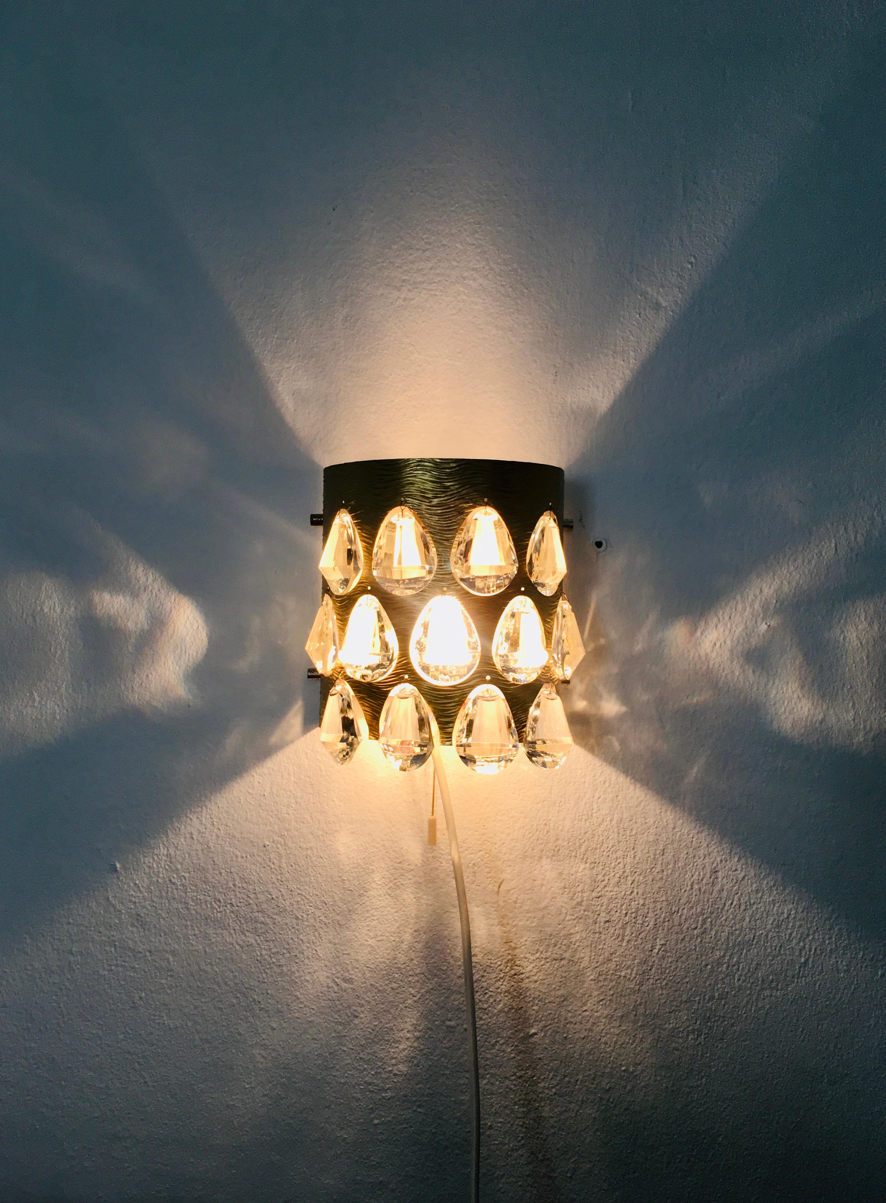 Metallo Set di 2 lampade da parete in cristallo di Palwa in vendita