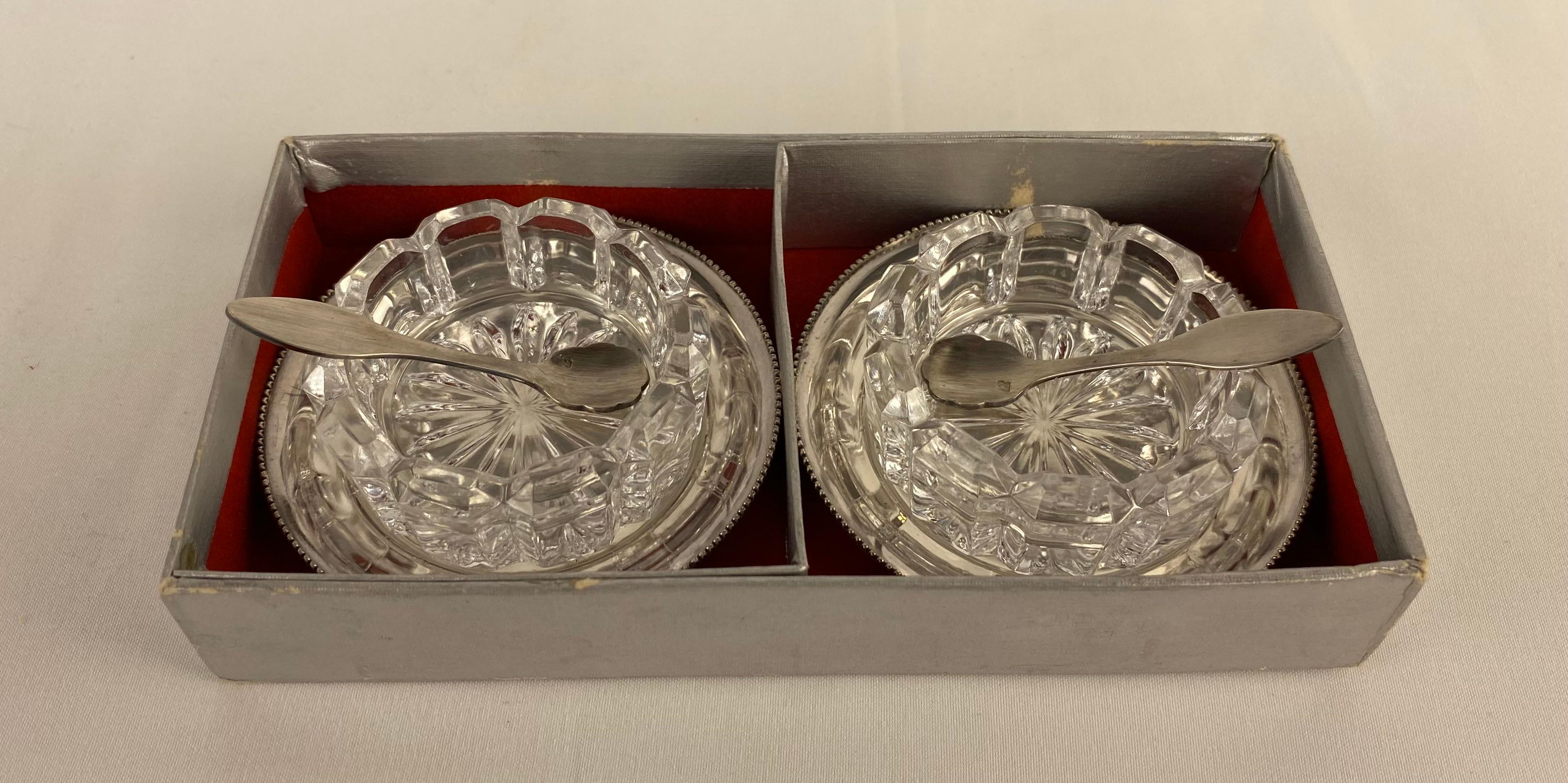French Set of 2 Crystal Salt and Pepper or Caviar Serving Dishes by Saglier France For Sale
