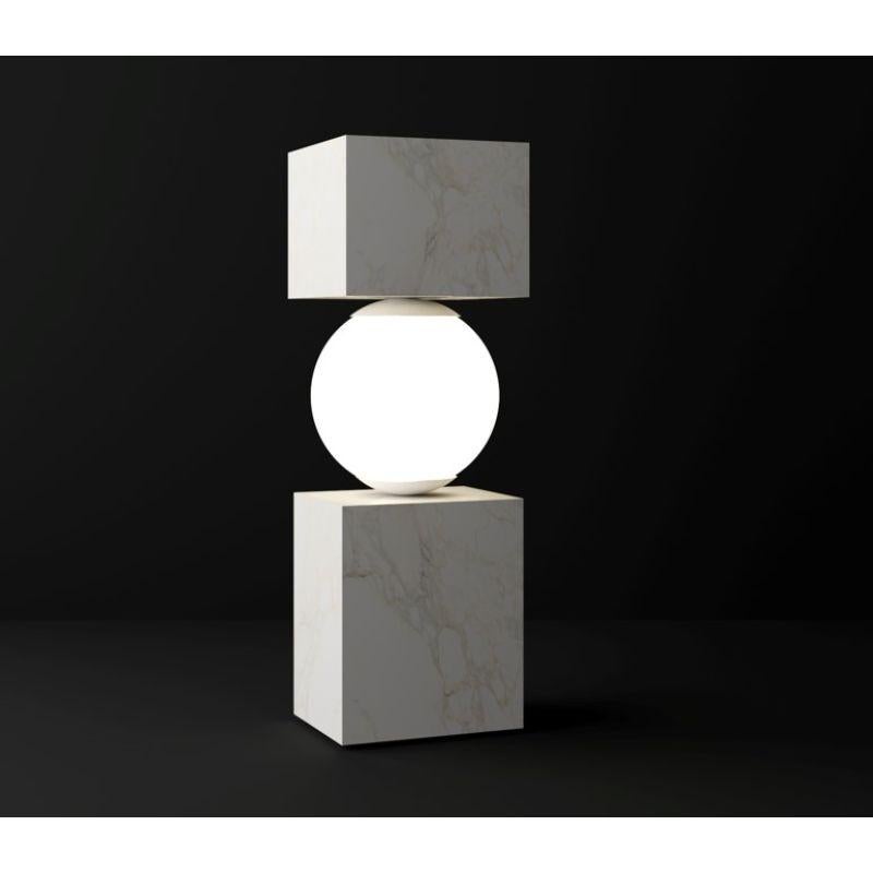 Postmoderne Ensemble de 2 lampadaires et lampe de bureau CS Totem, Calacatta Gold par Sissy Daniele en vente