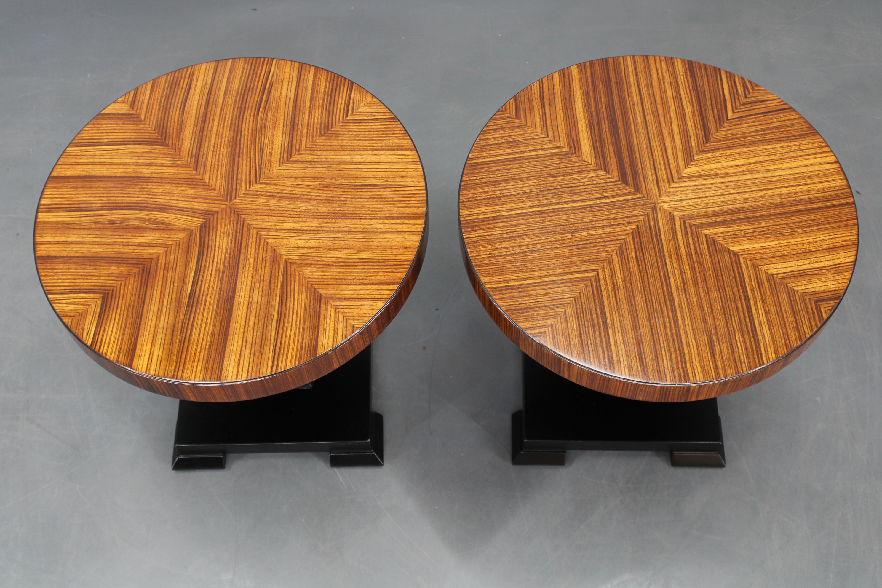 Set of 2 Czechoslovakian Cubist Style Side Tables, Veneer and Solid Wood, 1980s In Good Condition For Sale In Praha, CZ