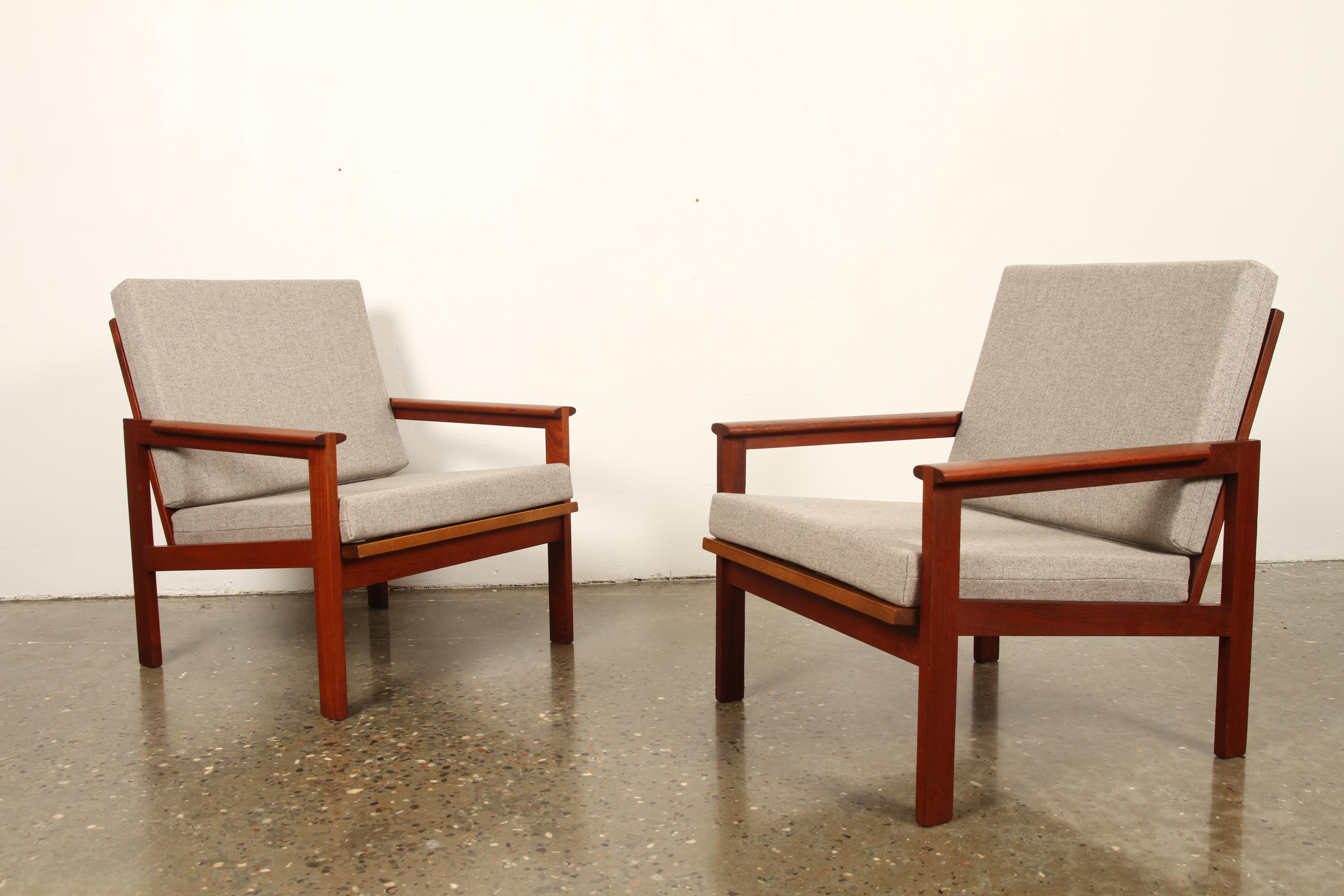 Set of 2 Danish Capella Lounge Chairs in Teak 8