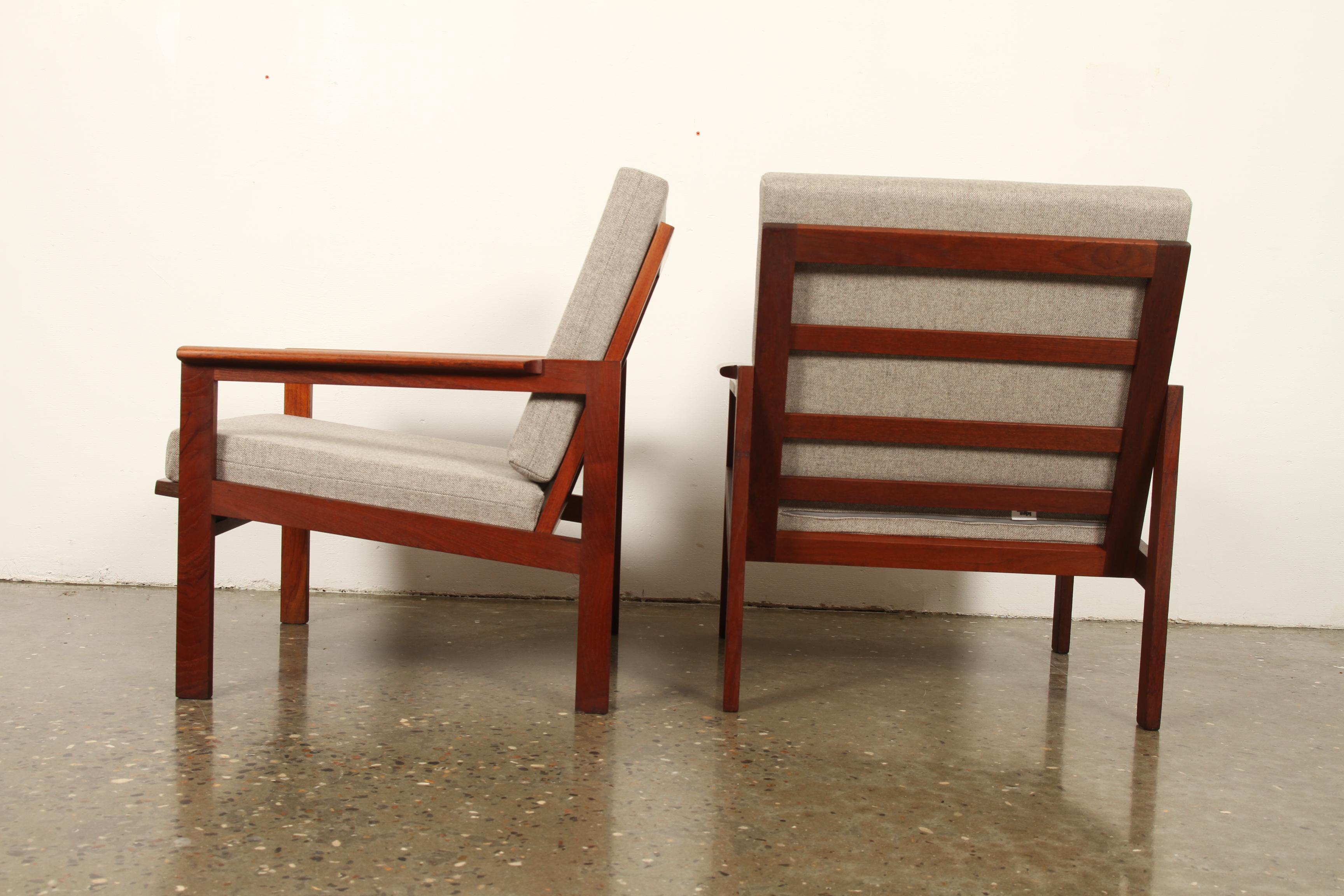 Scandinavian Modern Set of 2 Danish Capella Lounge Chairs in Teak