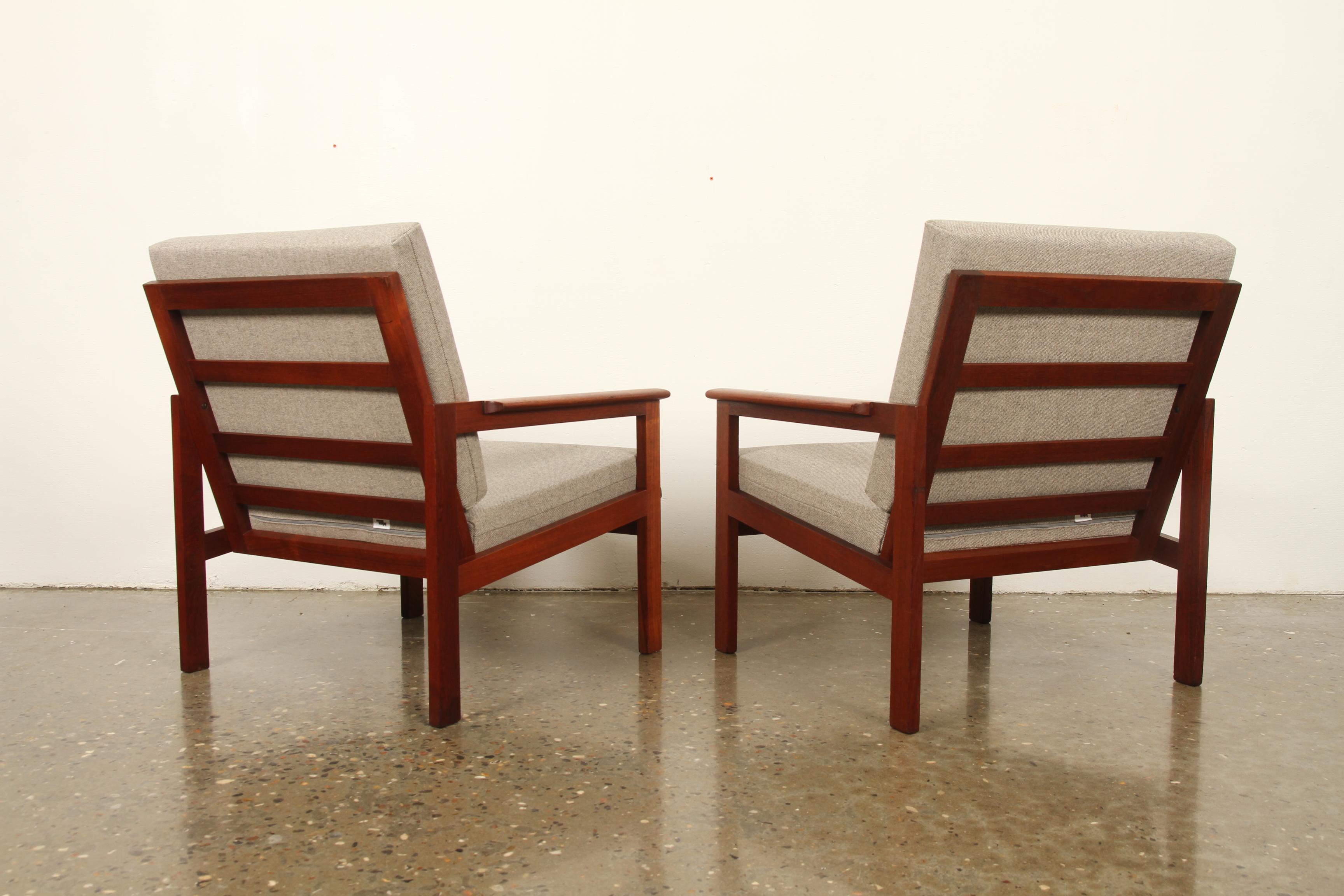 Wool Set of 2 Danish Capella Lounge Chairs in Teak