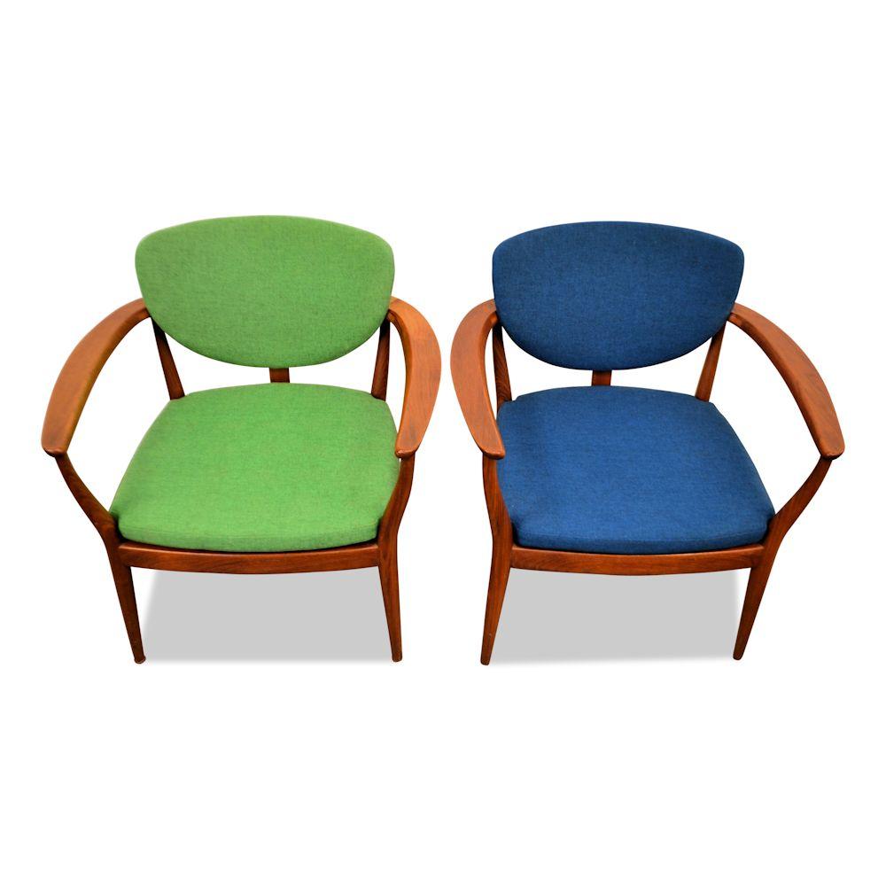 20th Century Set of 2 Danish Design Finn Juhl Style Teak Chairs For Sale