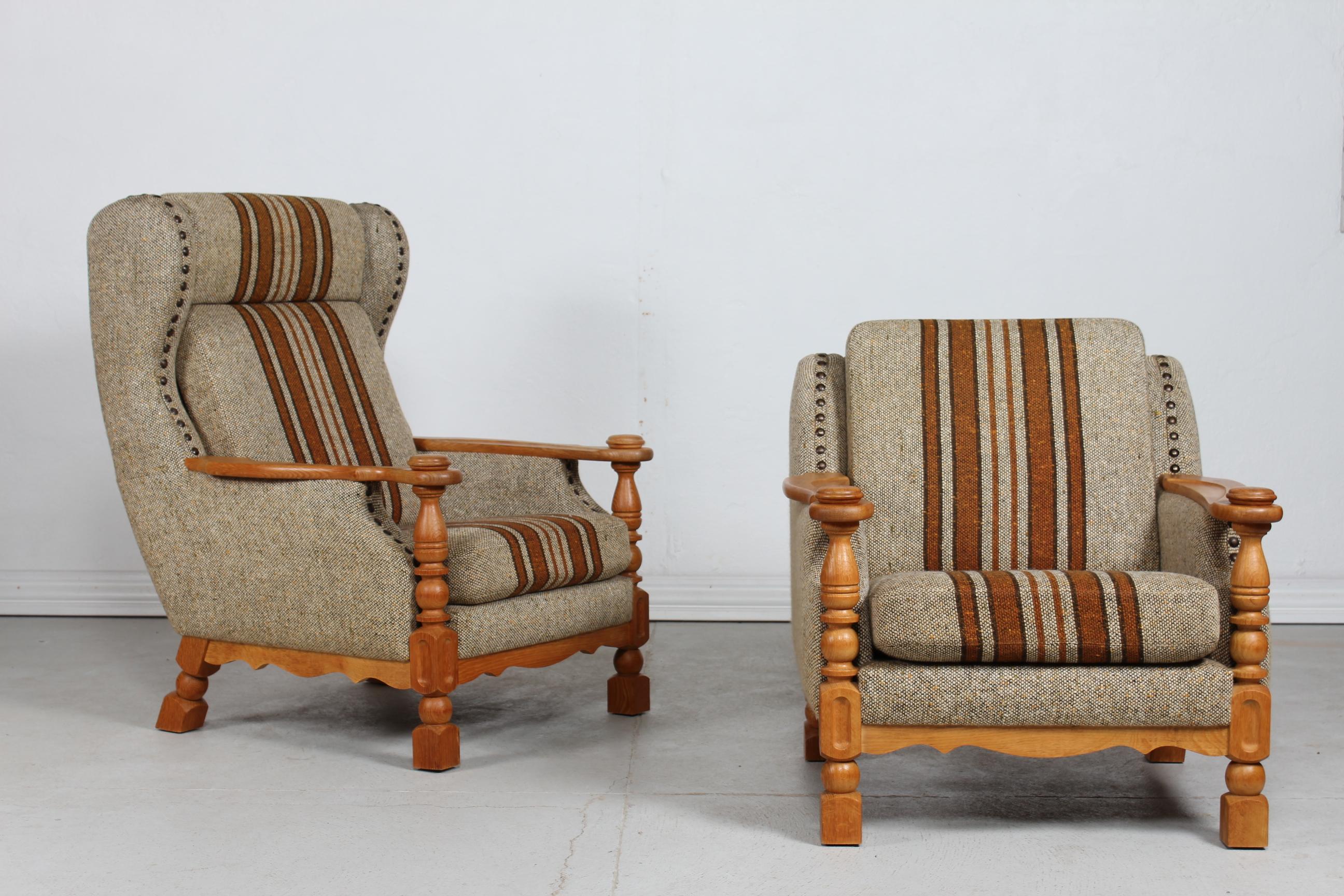 A stunning set of two danish vintage lounge chairs size King and Queen
They are most likely designed by Henning Kjærnulf and manufactured in Denmark by EG Møbler
The set has frames and armrests of turned and carved solid oak upholstered with the
