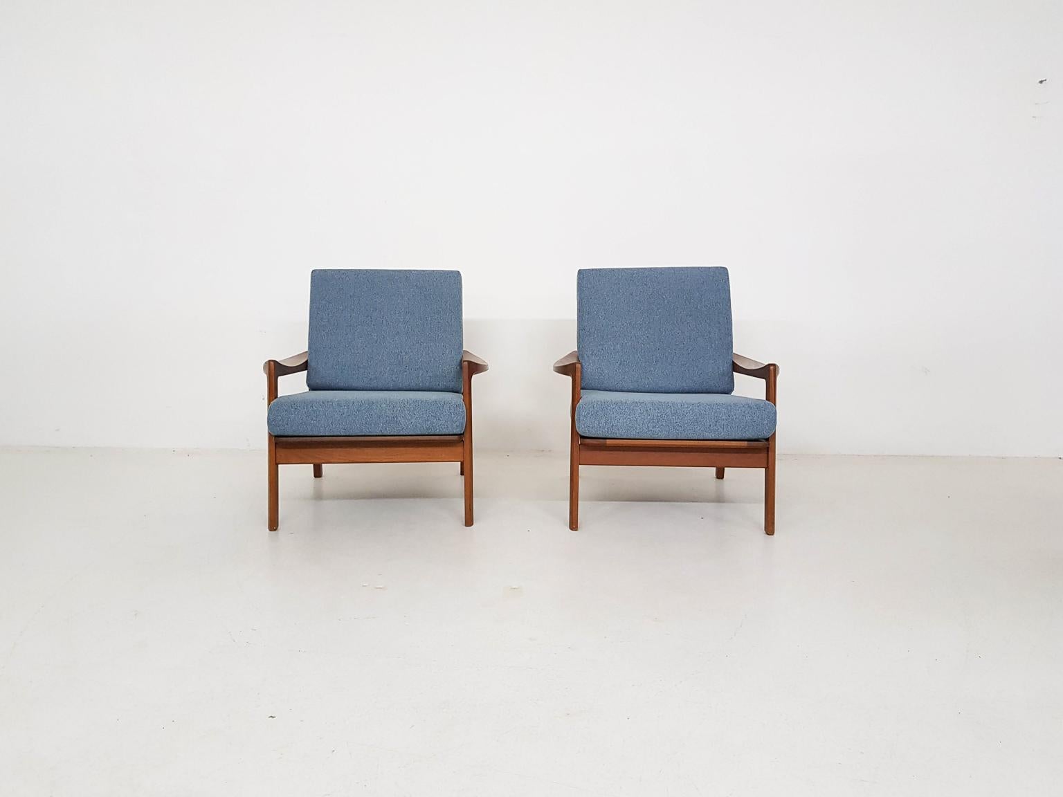 Lovely set of midcentury Danish lounge chairs in teak. Made in the 1960s.

The lounge or arm chairs are well crafted with nice details. The curved teak arm rests feel very organic and have nice finished soft edges. These chairs are true to the