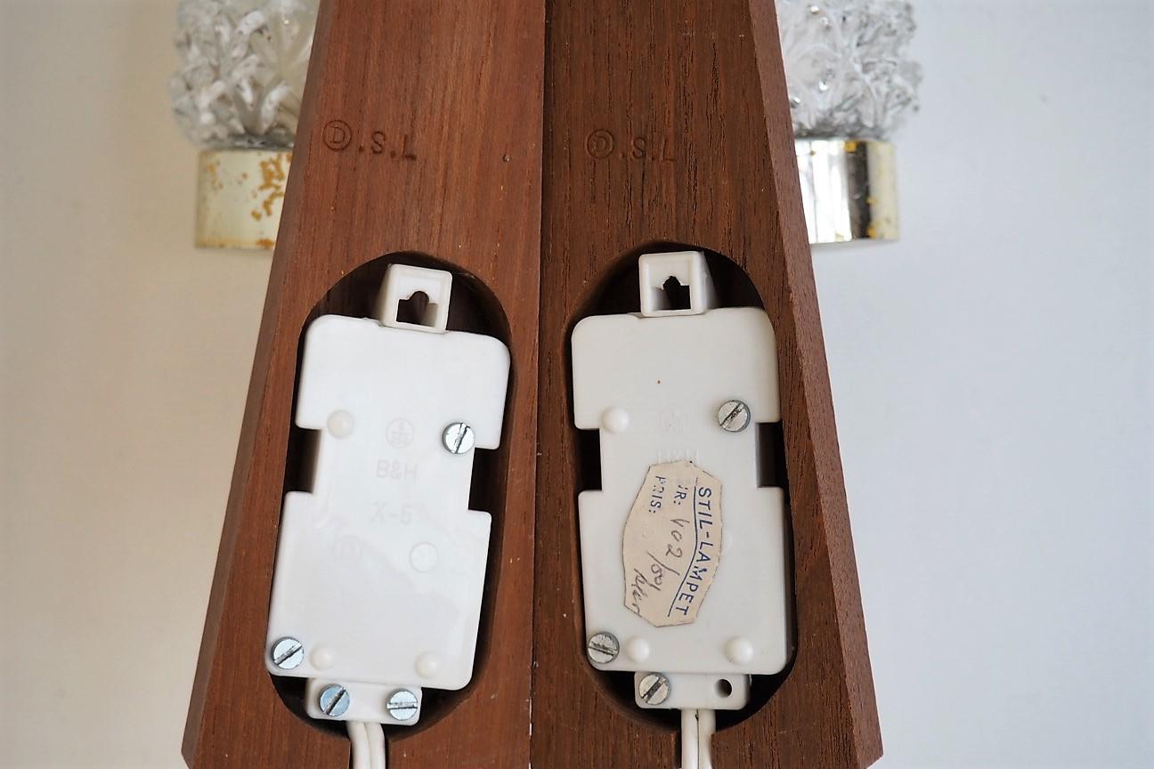 Set of 2 Danish Teak and Glass Sconces Made in the 1960s - Scandinavian Modern For Sale 6