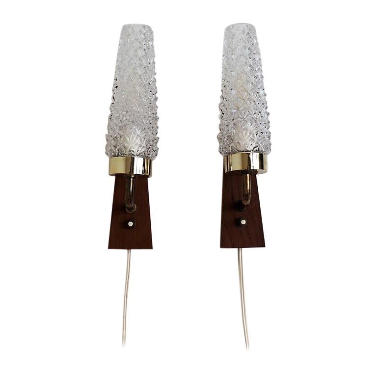 Set of 2 Danish Teak and Glass Sconces Made in the 1960s - Scandinavian Modern For Sale