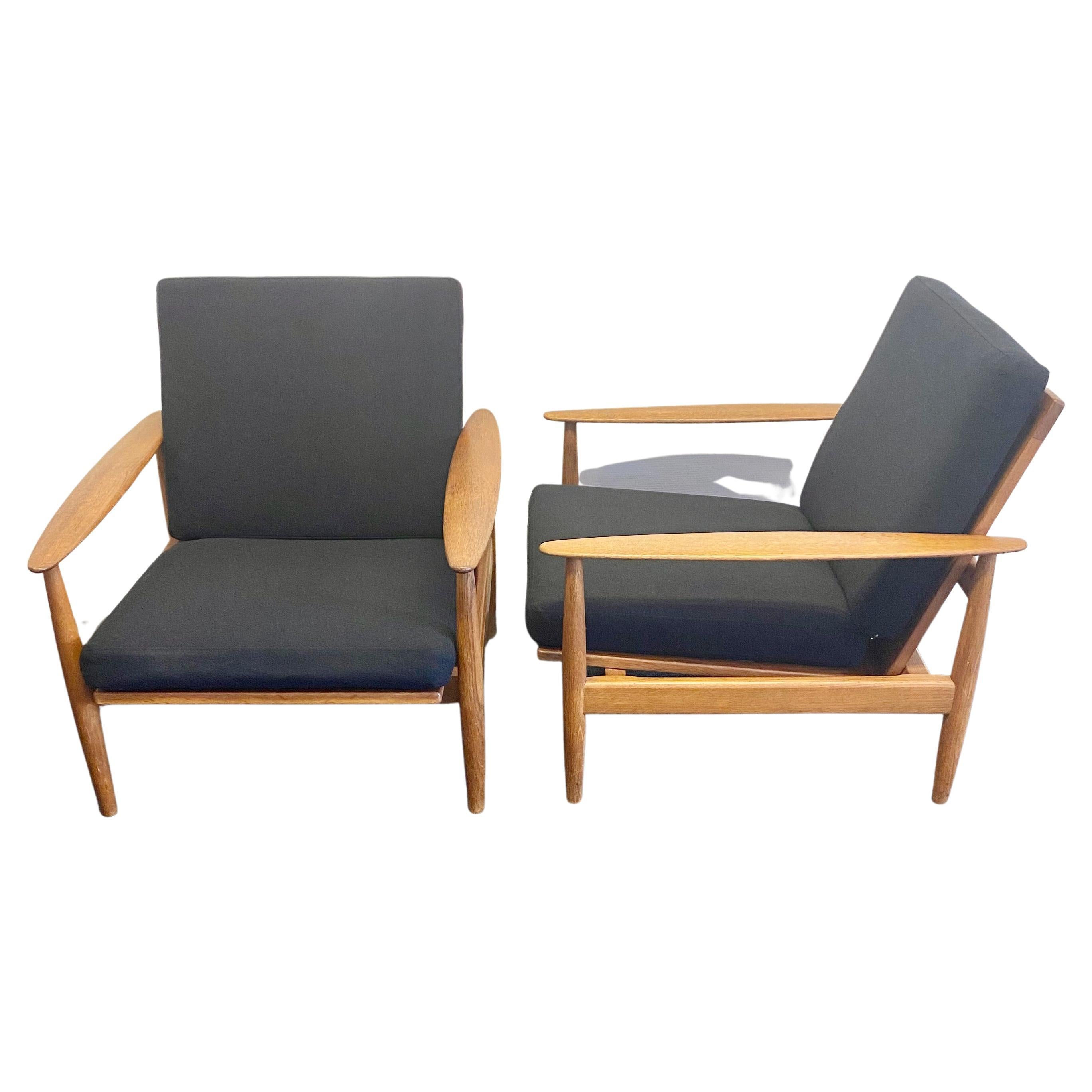 Ensemble de 2 chaises longues danoises en teck en vente