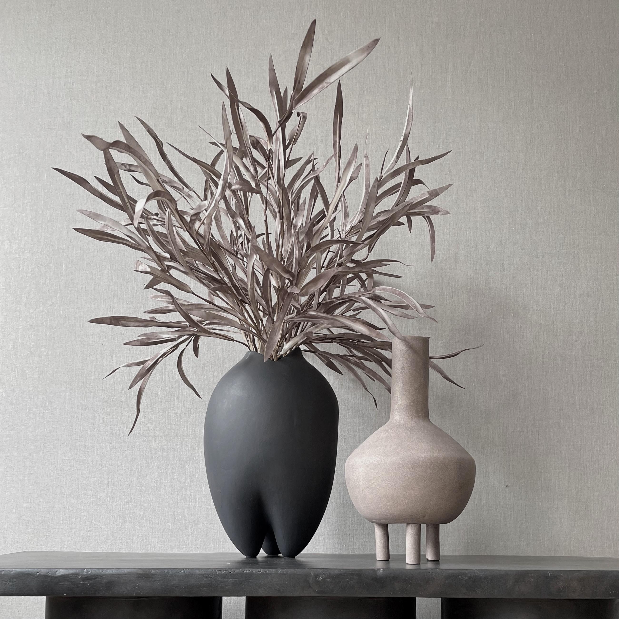 Modern Set of 2 Dark Grey Duck Vase Fat by 101 Copenhagen For Sale