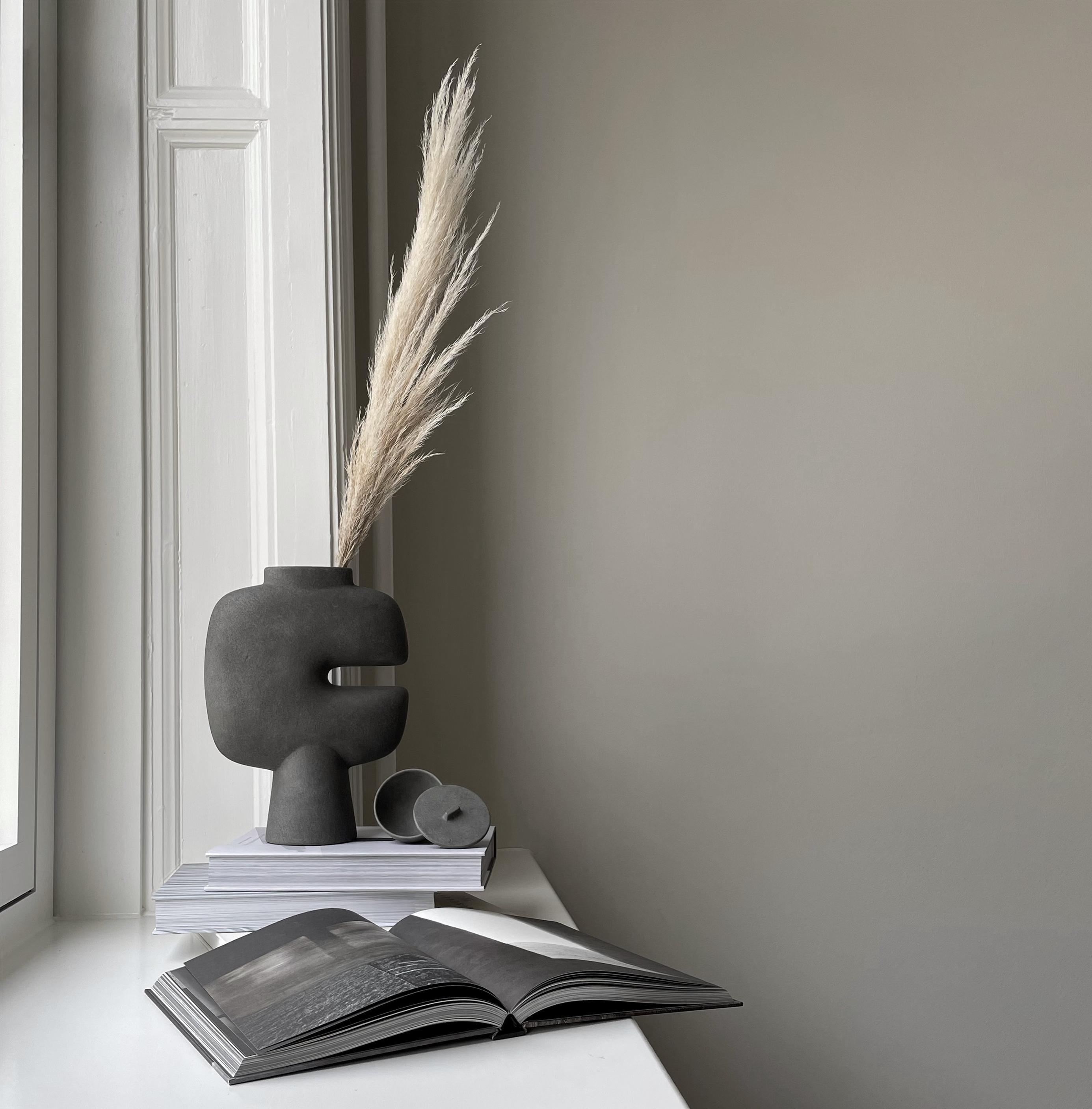Danese Set di 2 vasi tribali grigio scuro Big di 101 Copenhagen in vendita