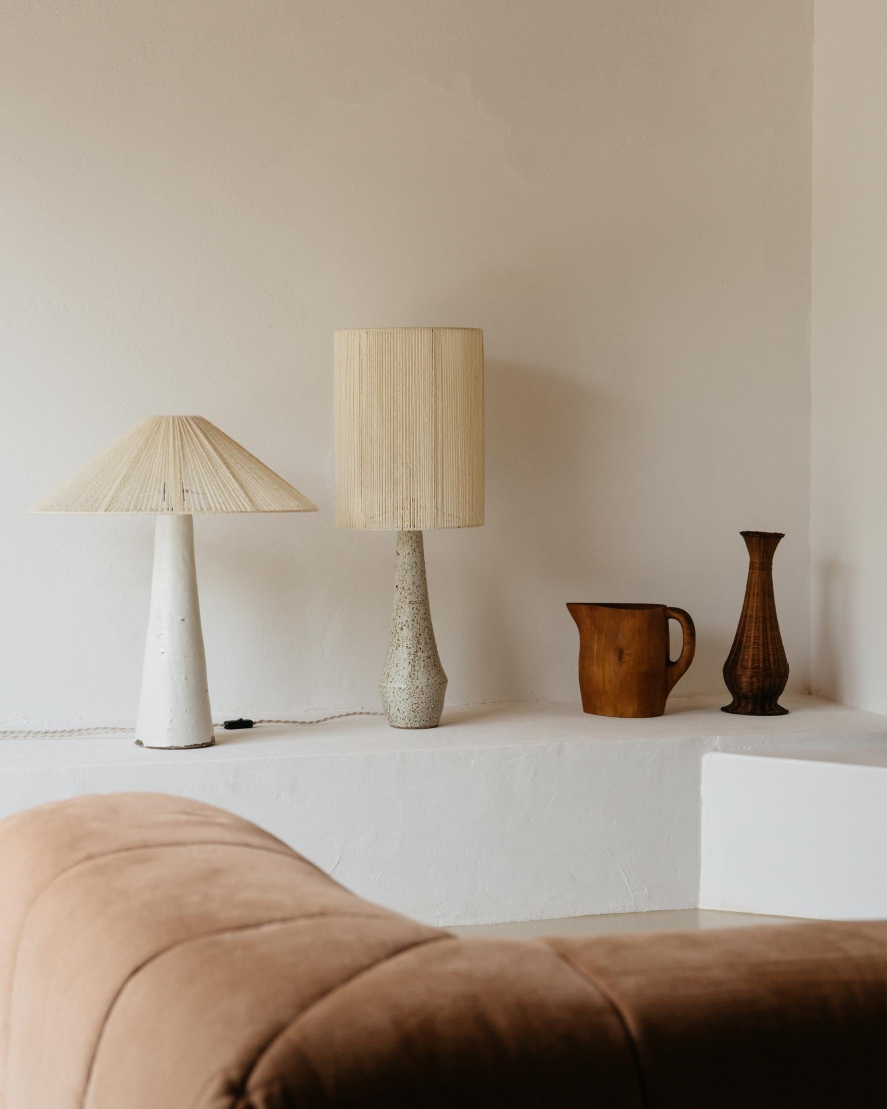 Francese Set di 2 lampade da tavolo Dayan White Engobe in ceramica di Grès Éditions in vendita