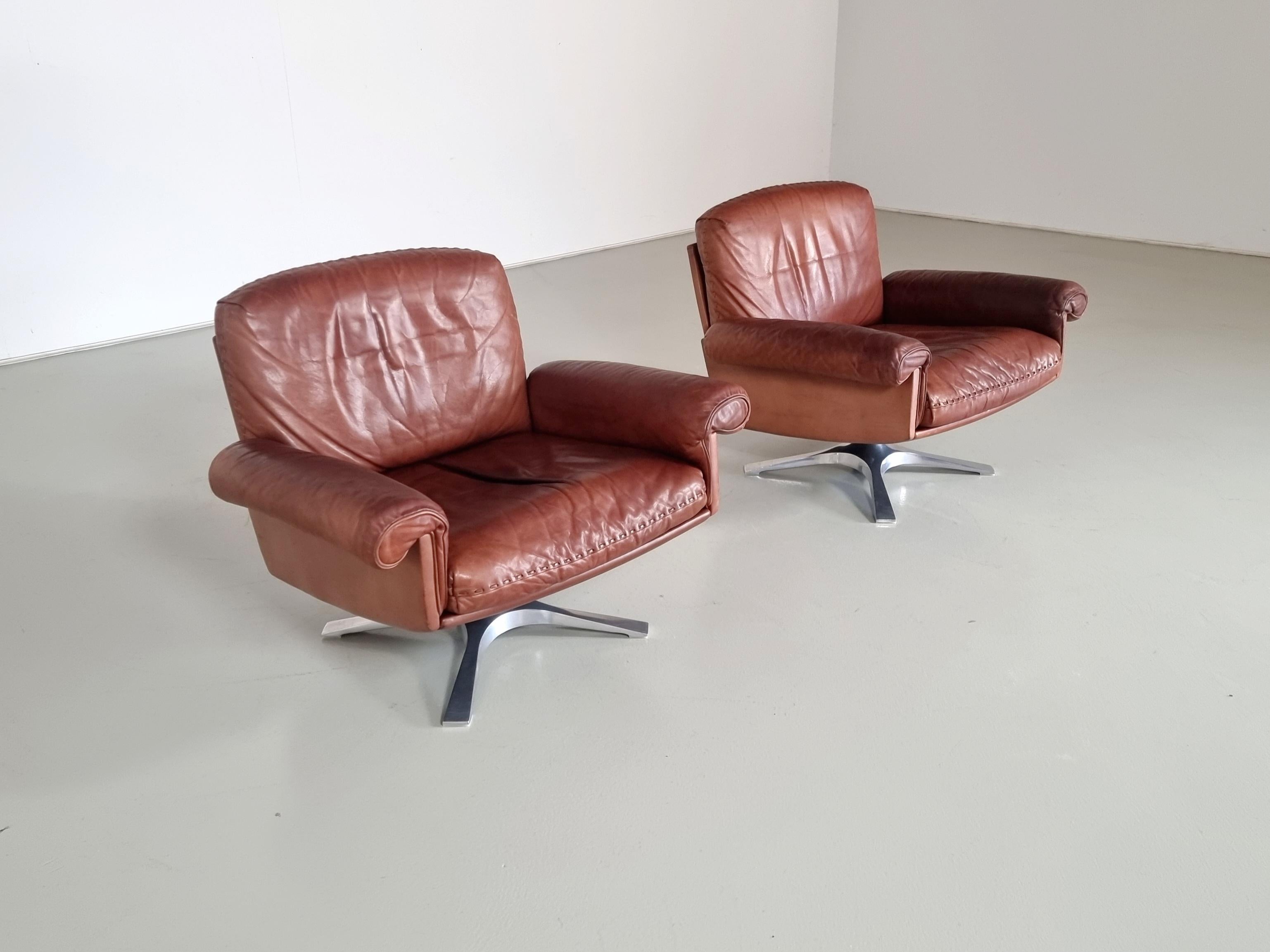 European Set of 2 De Sede Ds-31 Swivel Lounge Chairs in Light Brown Leather, 1970s For Sale