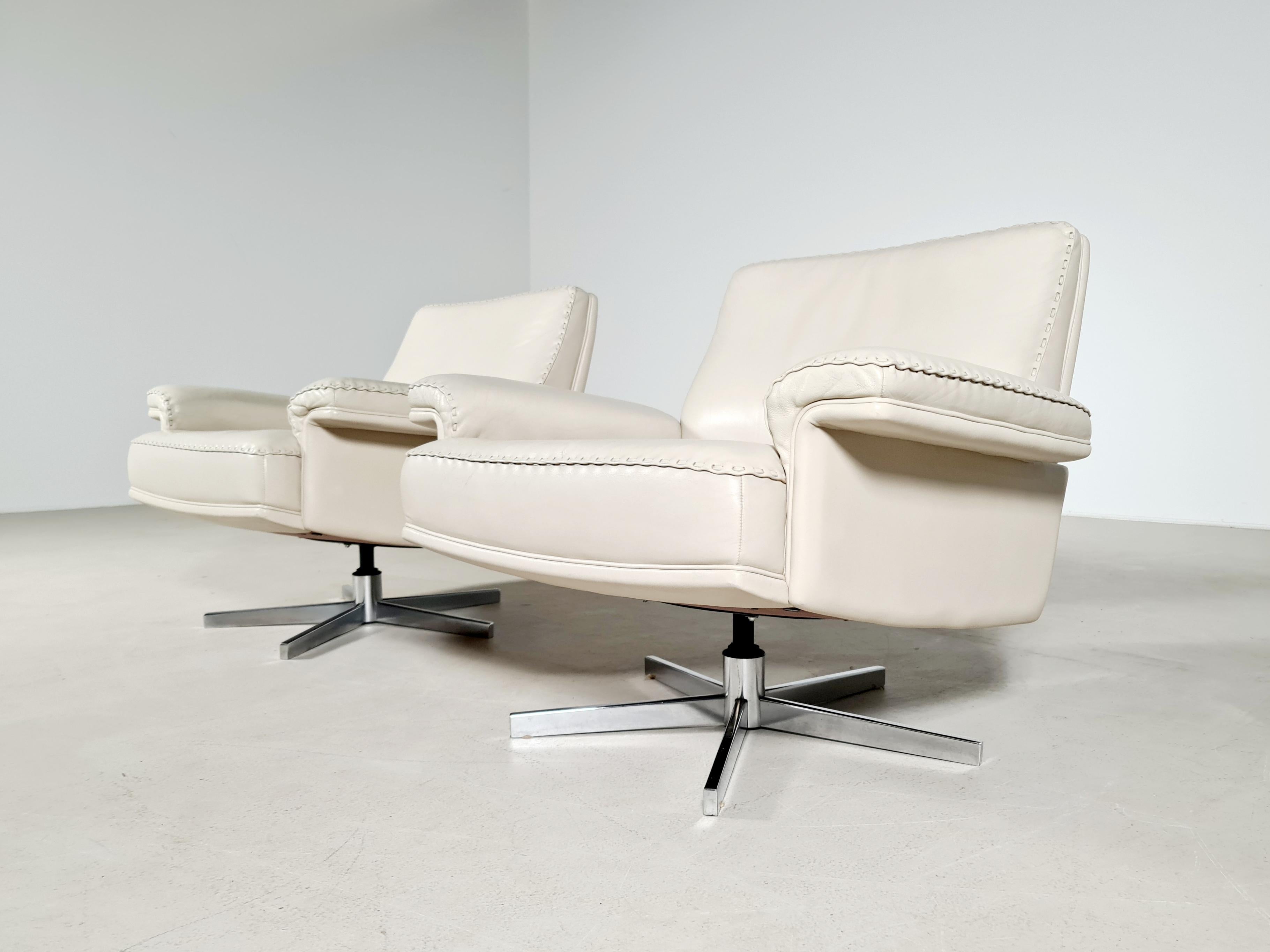Swiss Set of 2 De Sede DS-35 Swivel Chairs, 1970's
