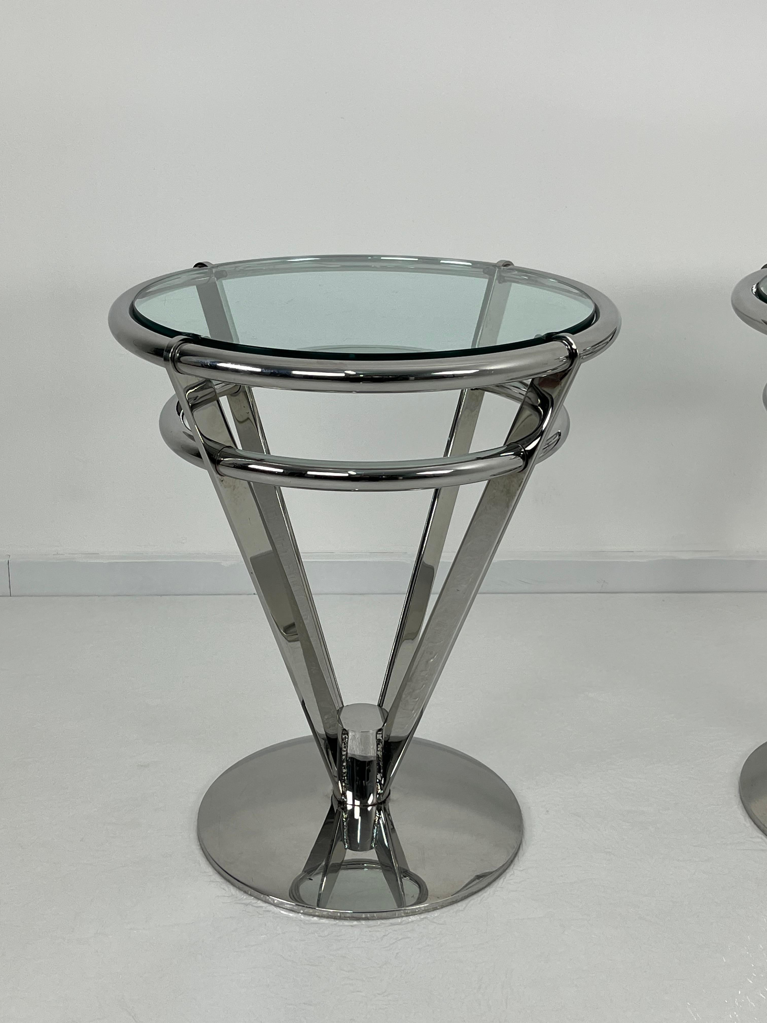 Set of 2 Delightful Space Age Steel And Glass Night Stands 1980s In Good Condition For Sale In Palermo, IT