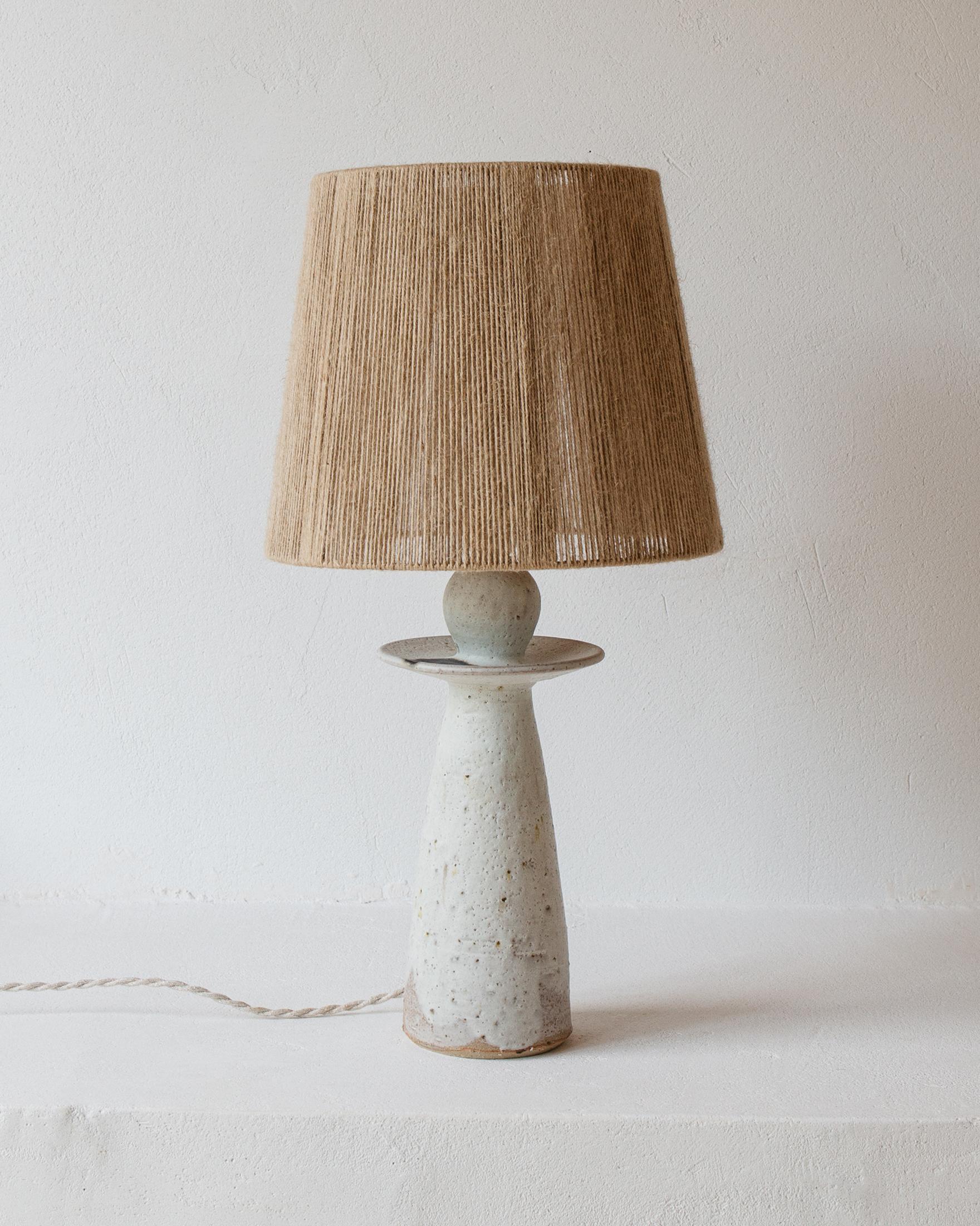 2er Set Delphe Weiß Creme Matt Keramische Tischlampen von Grès Éditions (Französisch) im Angebot