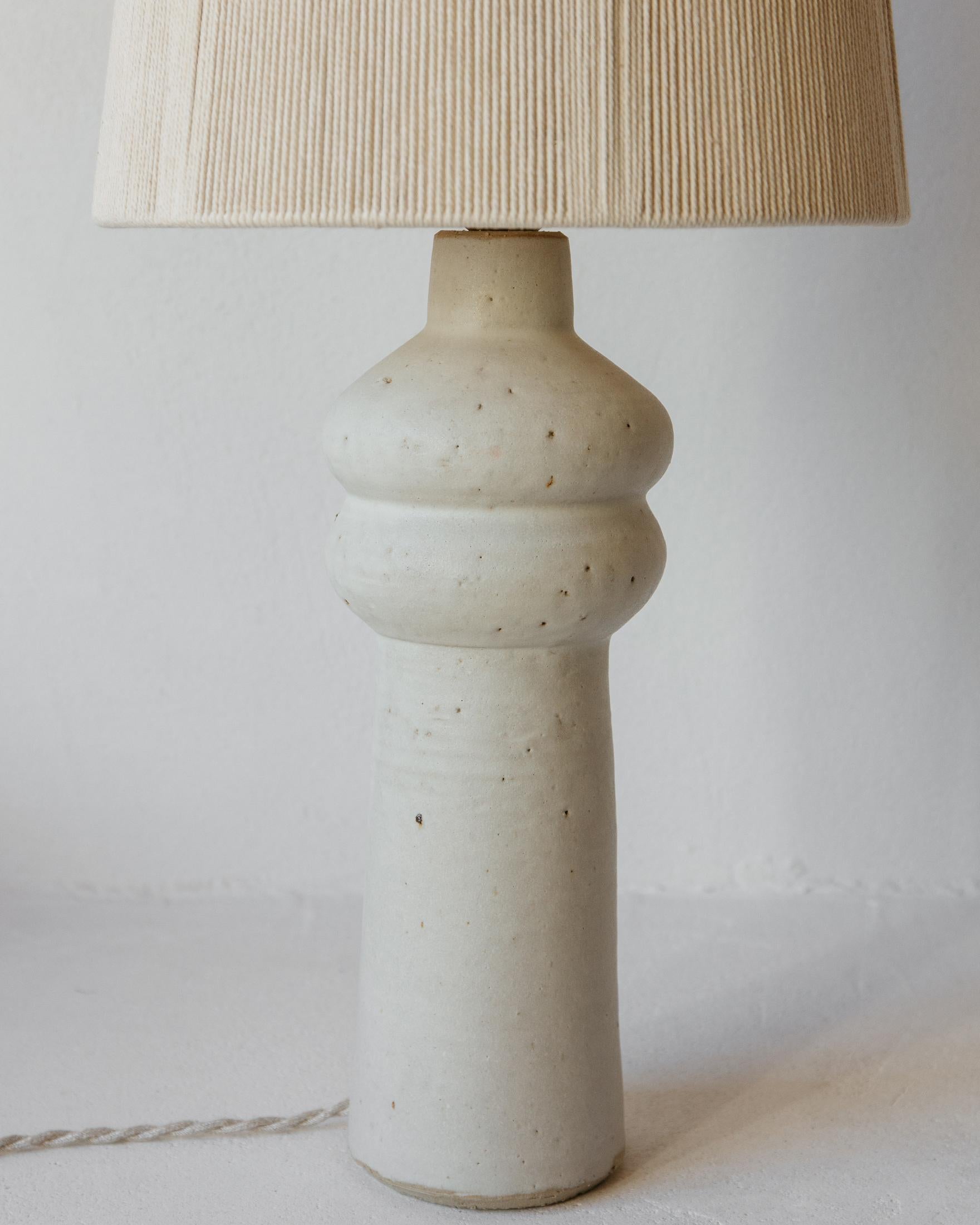 Lot de 2 lampes de table Deneb en céramique blanc poudré crème par Grès Éditions Neuf - En vente à Geneve, CH