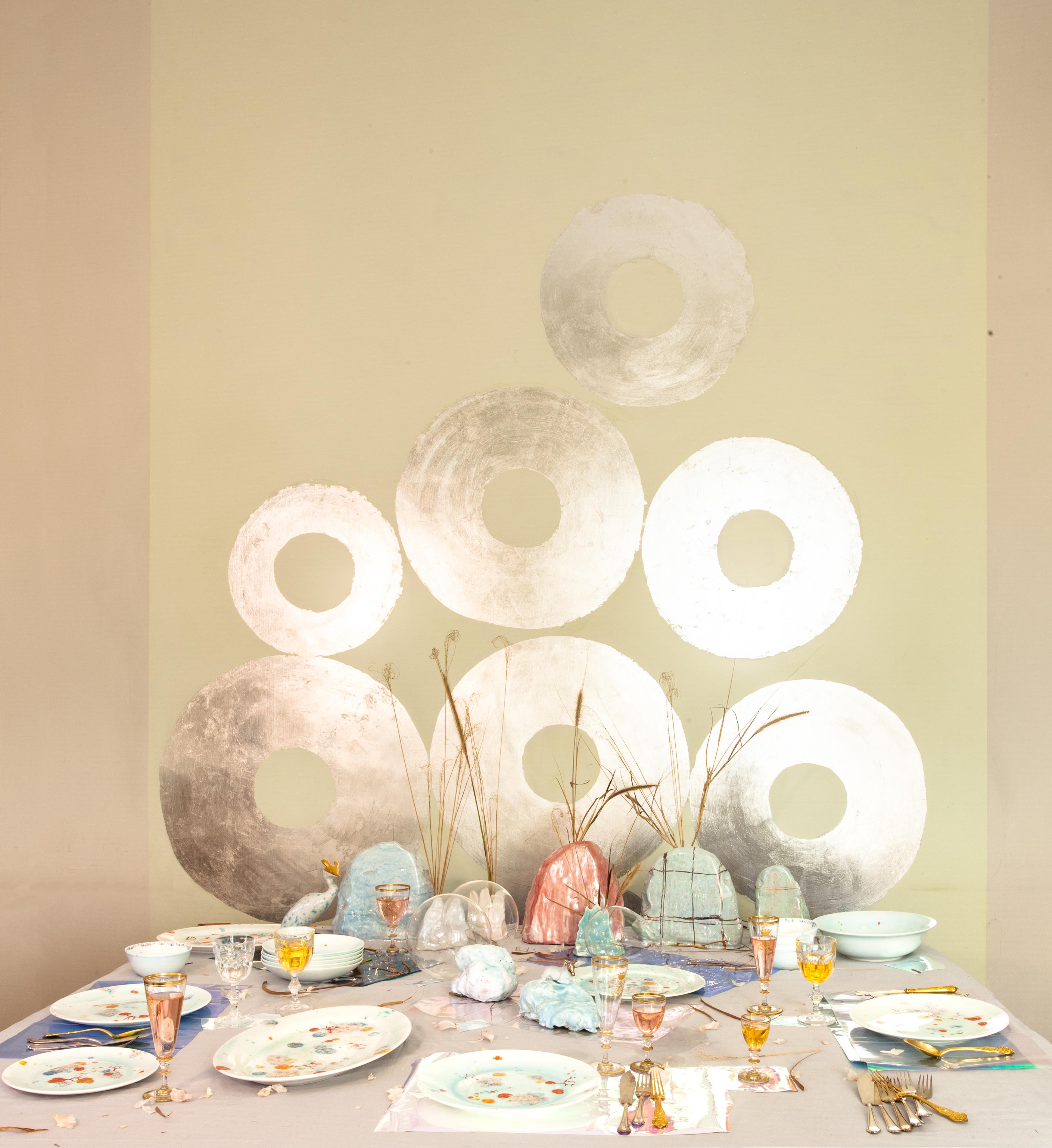 Européen Ensemble contemporain de 2 assiettes à dessert en porcelaine peintes à la main en vente