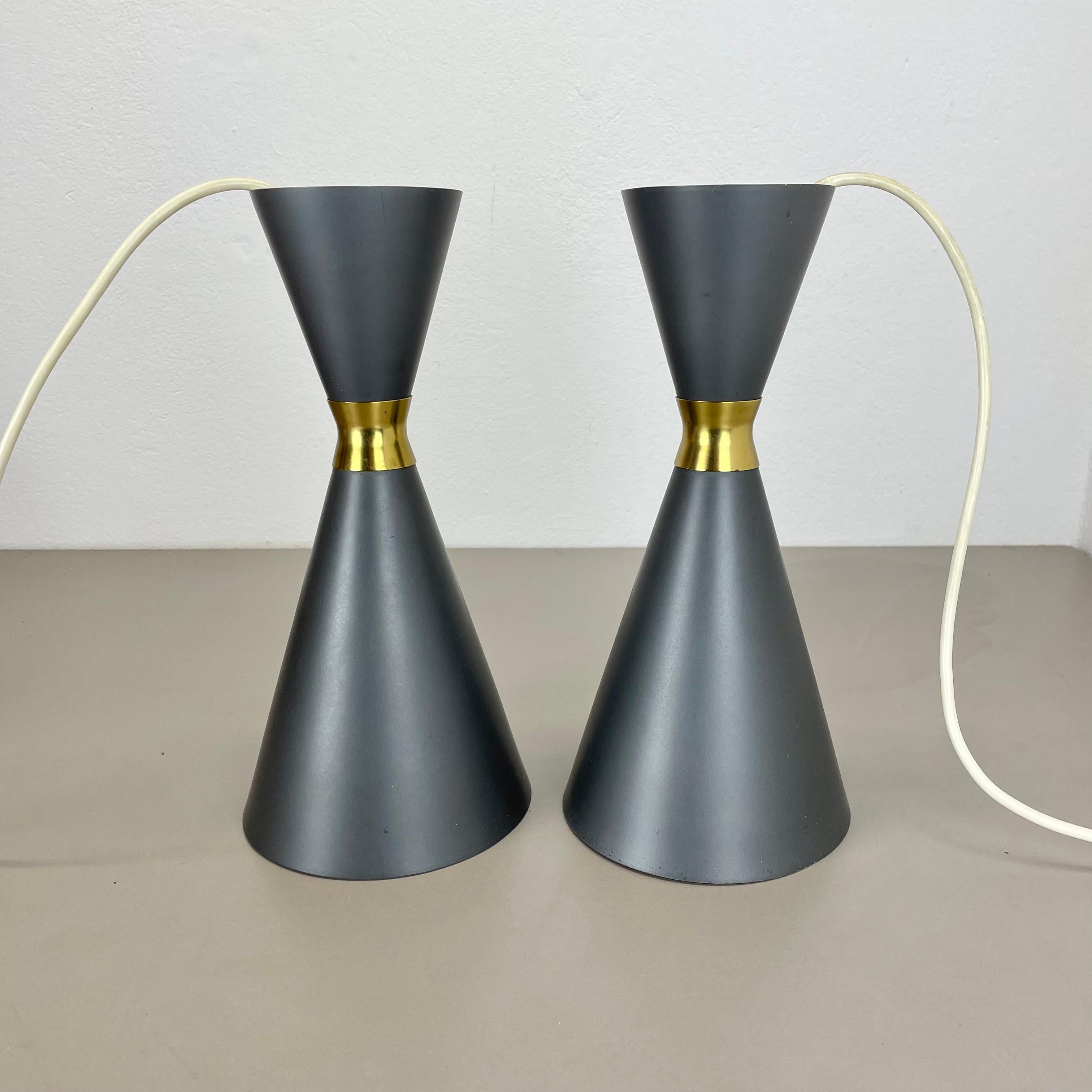 Article: 

set of 2 

diabolo Hanging light 

Producer: BAG Turgi


Origin: Switzerland


Age: 1950s


 

This fantastic hanging light set was designed and produced in 1950s in Switzerland by BAG TURGI. The shade is made of metal with a nice tube