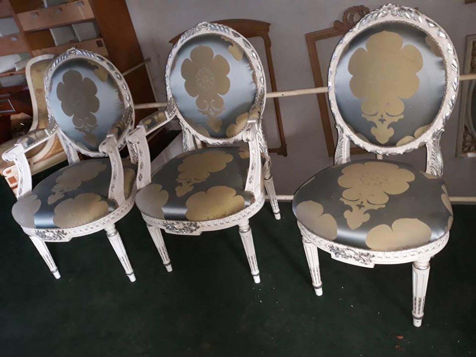 Set of 2 dining chairs and 2 dining armchairs, Louis XVI, Rubelli silk fabric
exhibition product.
 
