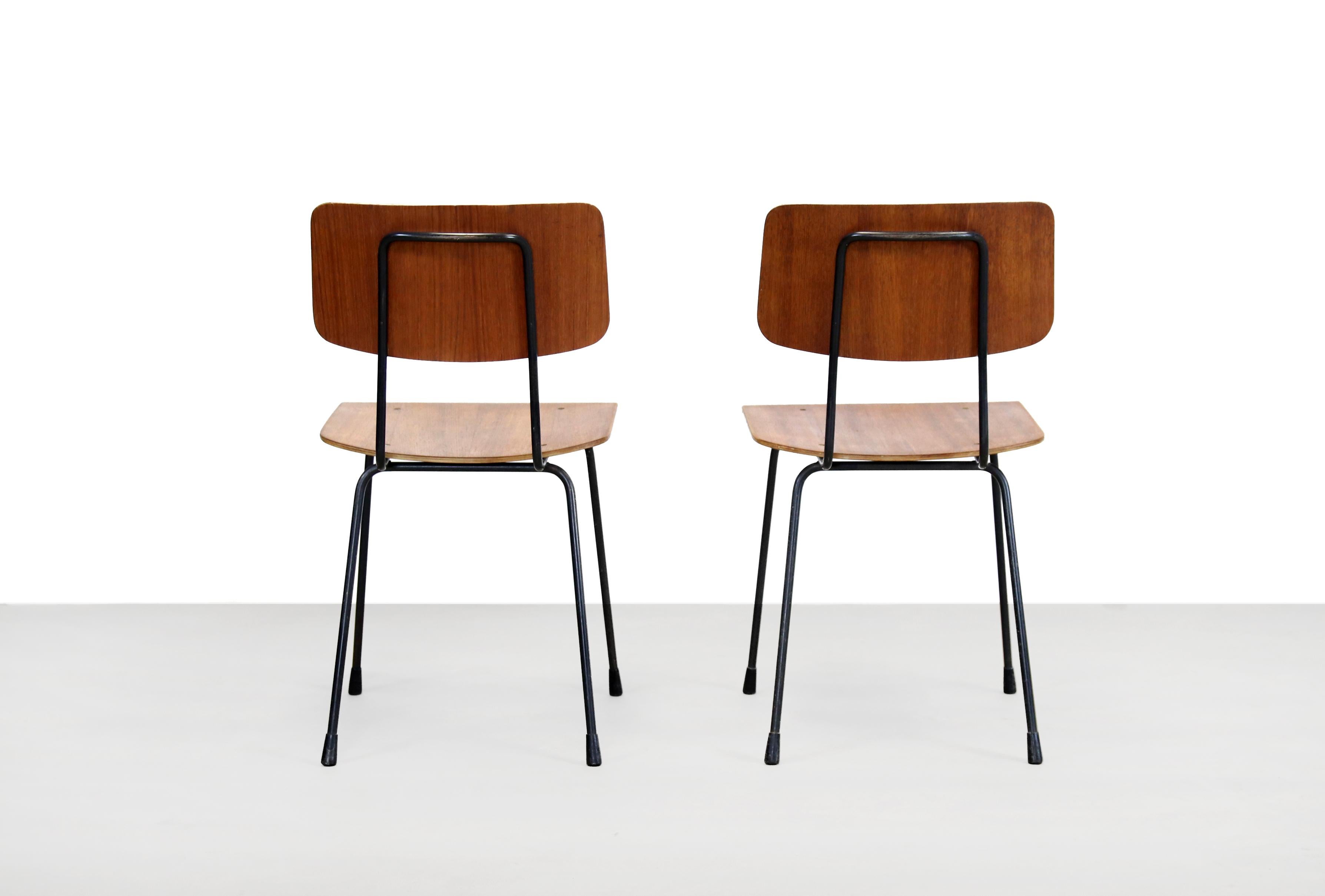 Beautiful set of 2 chairs designed by André Cordemeyer, model 1262, for Gispen. Black lacquered metal frame and teak veneered plywood seat and backrest. The dimensions are: 43 cm wide, 50 cm deep, 78 cm high and with a seat height of 46 cm. We also
