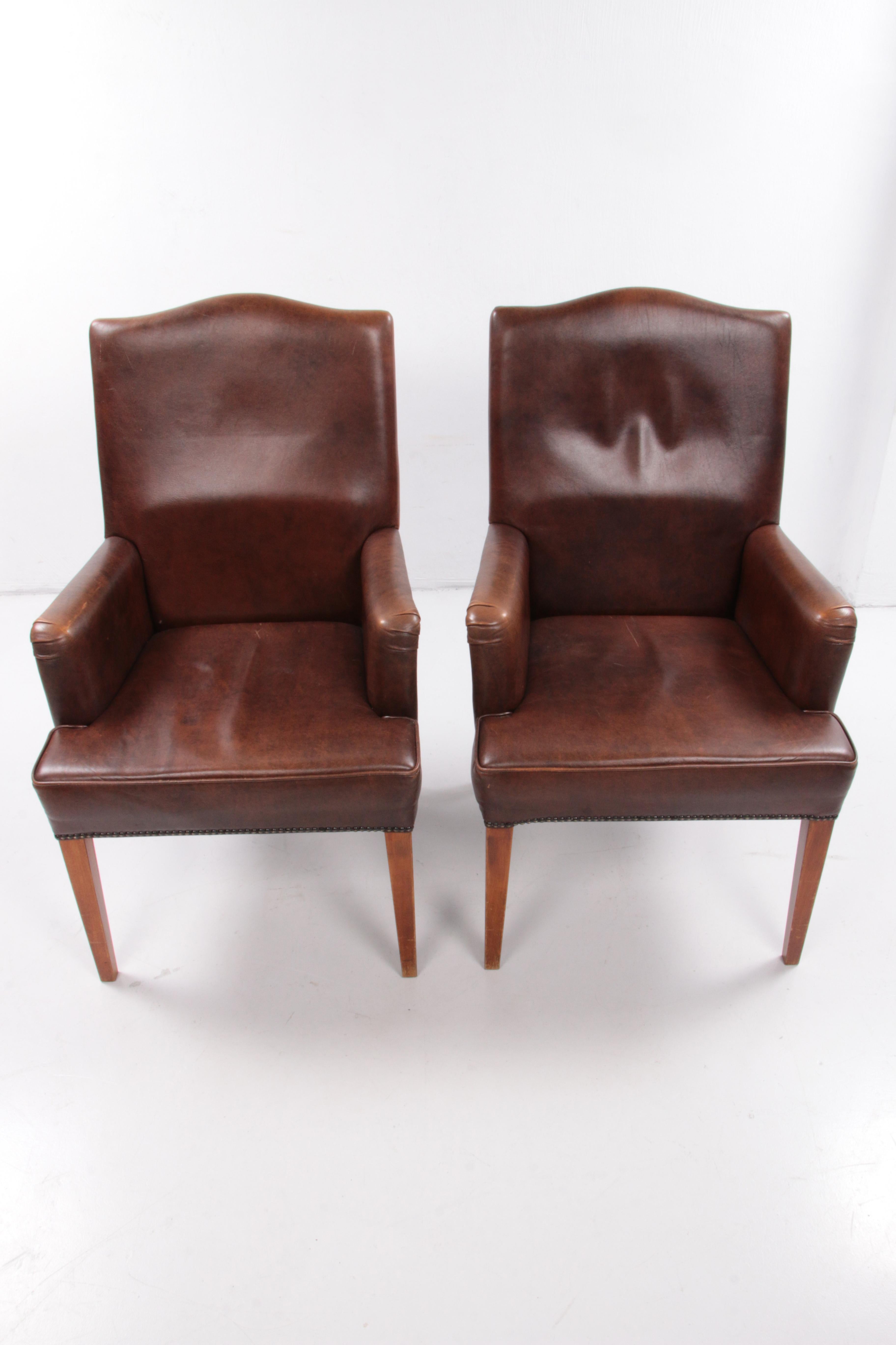 Leather Set of 2 dining room chairs in sheep leather, 1970 Netherlands. For Sale