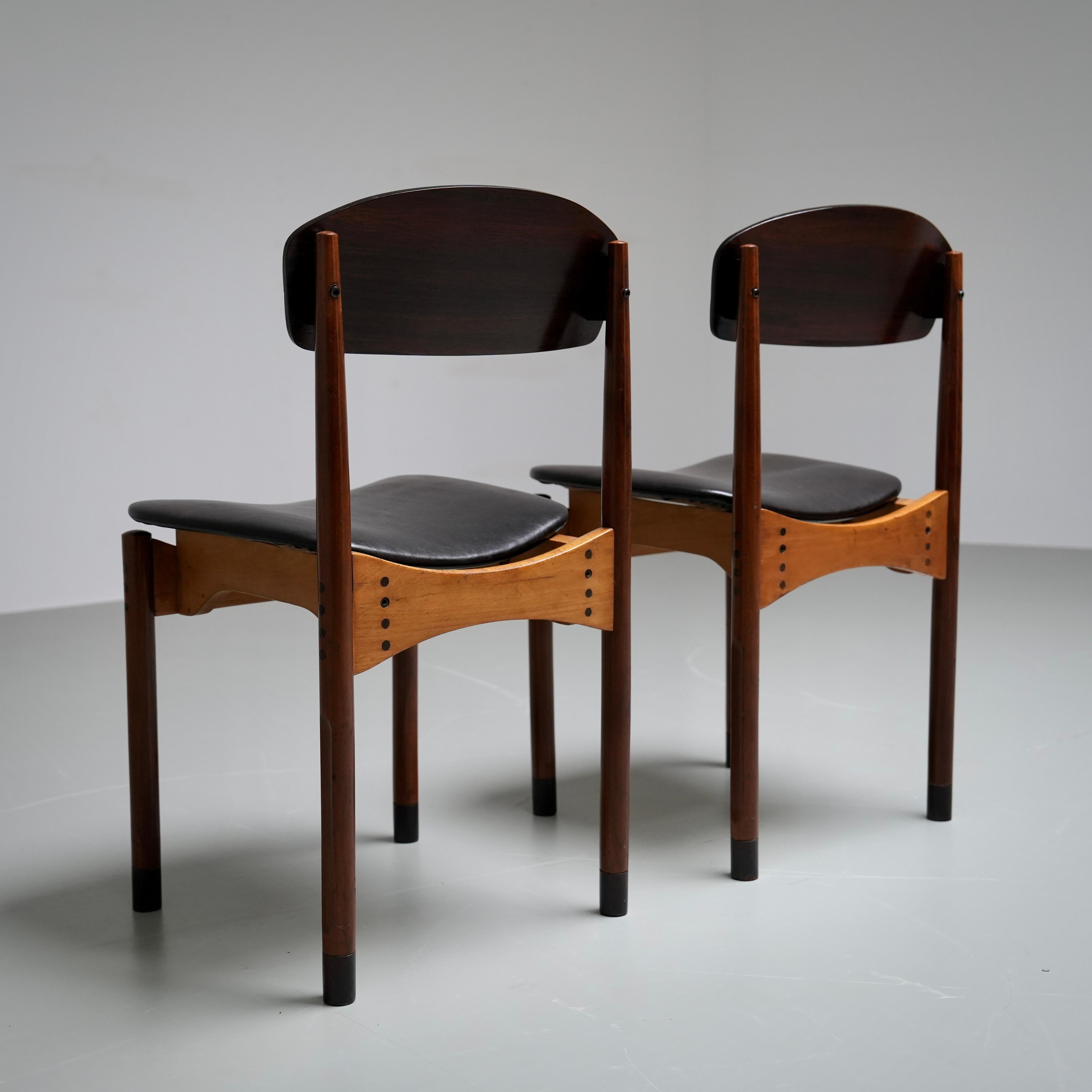 Italian Set of 2 Diningroom Chairs in Teak, Mahogany and faux leather, Italty, 1960's For Sale