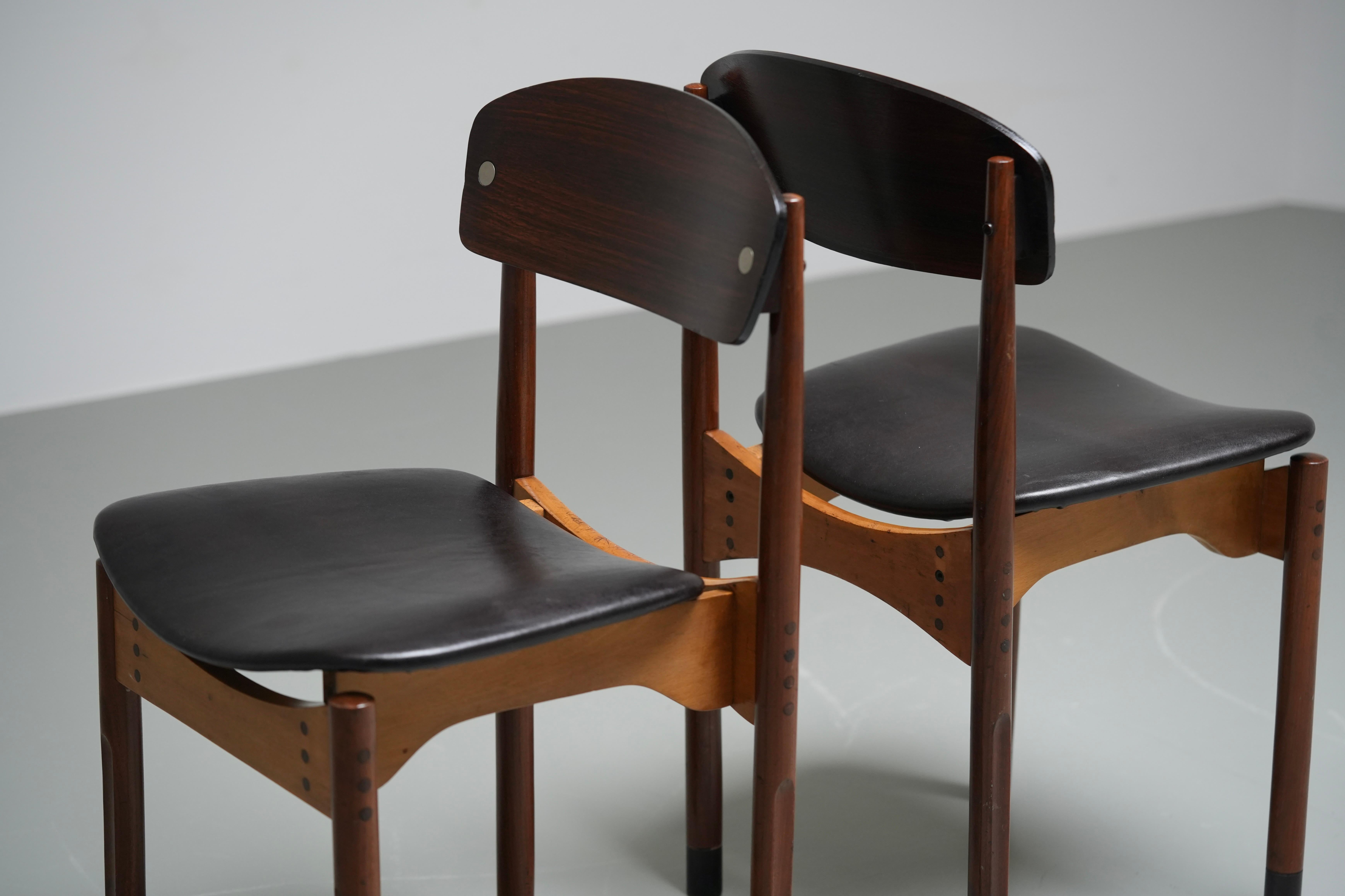 Set of 2 Diningroom Chairs in Teak, Mahogany and faux leather, Italty, 1960's For Sale 1