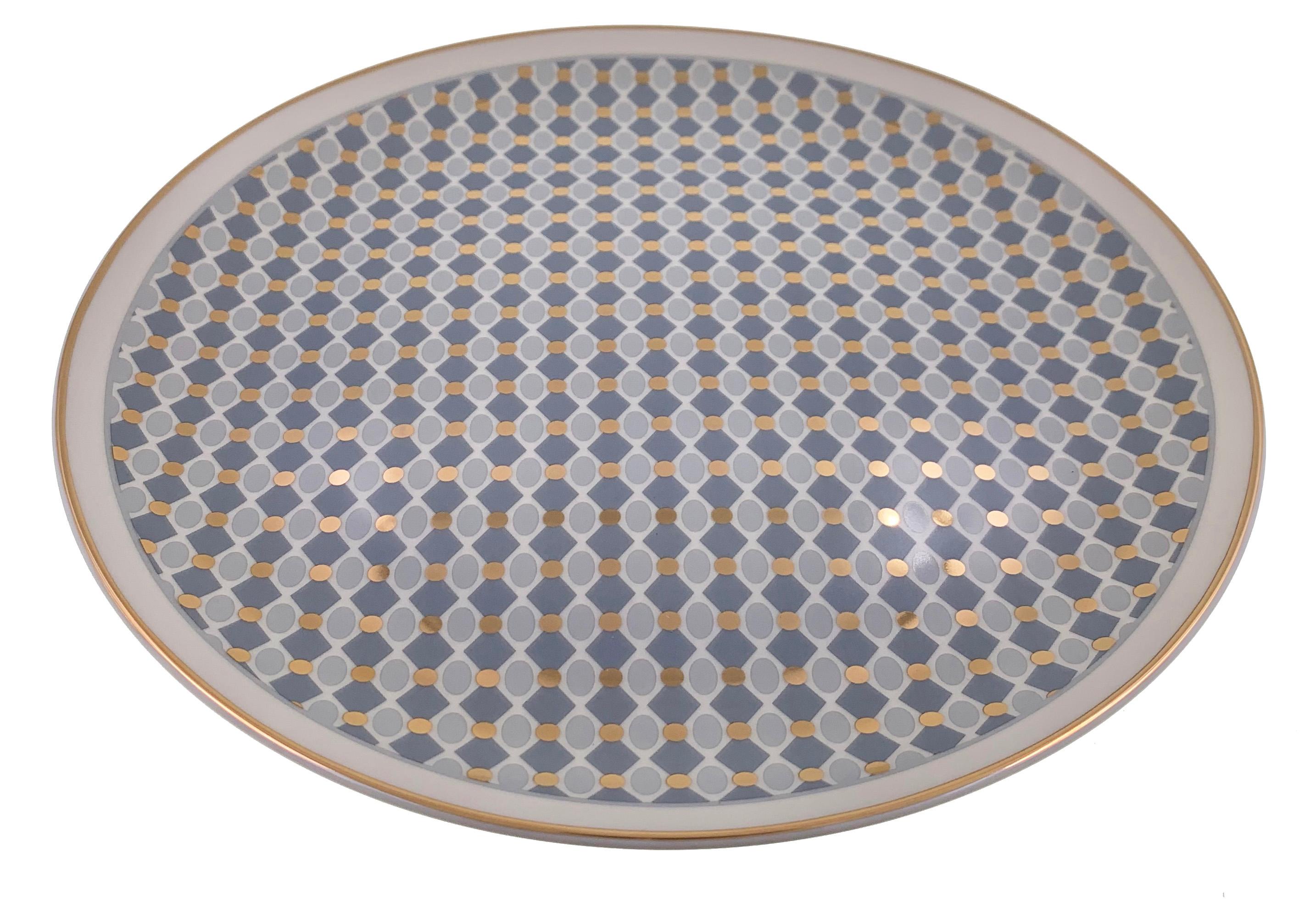 Larger quantities available upon request, with 8 weeks production time.

Description: Dinner plate full pattern (2 pieces)
Color: Blue and gold
Size: 26.5 Ø x 2.5 H cm
Material: Porcelain and gold
Collection: Modern Vintage