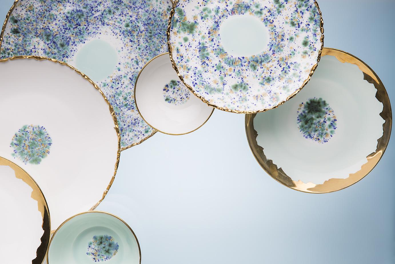 Juego de 2 Platos de Cena Contemporáneos Vajilla de Porcelana Dorada Pintada a Mano Moderno en venta