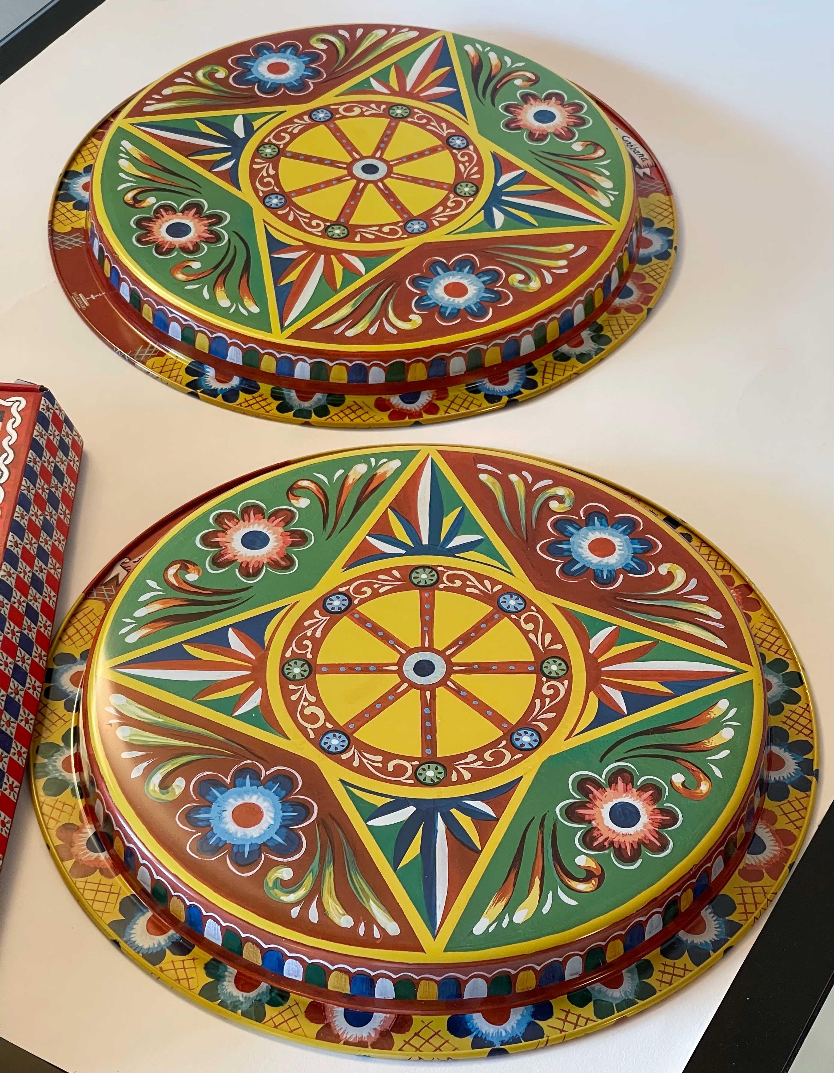 Lote de 2 bandejas de metal Dolce & Gabbana Siglo XXI y contemporáneo en venta