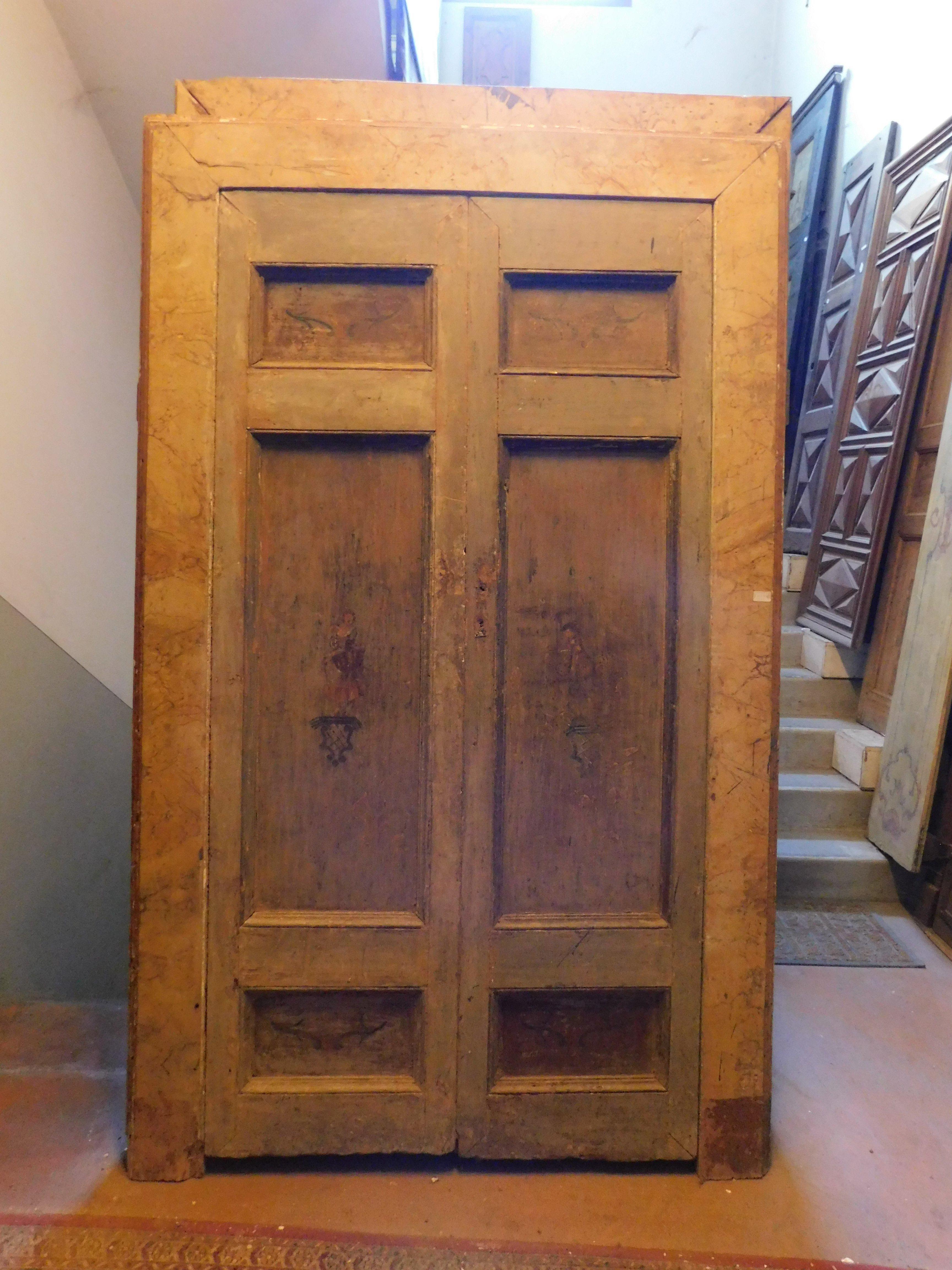 juego de 2 puertas de tamaño similar, figuras pintadas y marco lacado, Italia Pintado a mano en venta