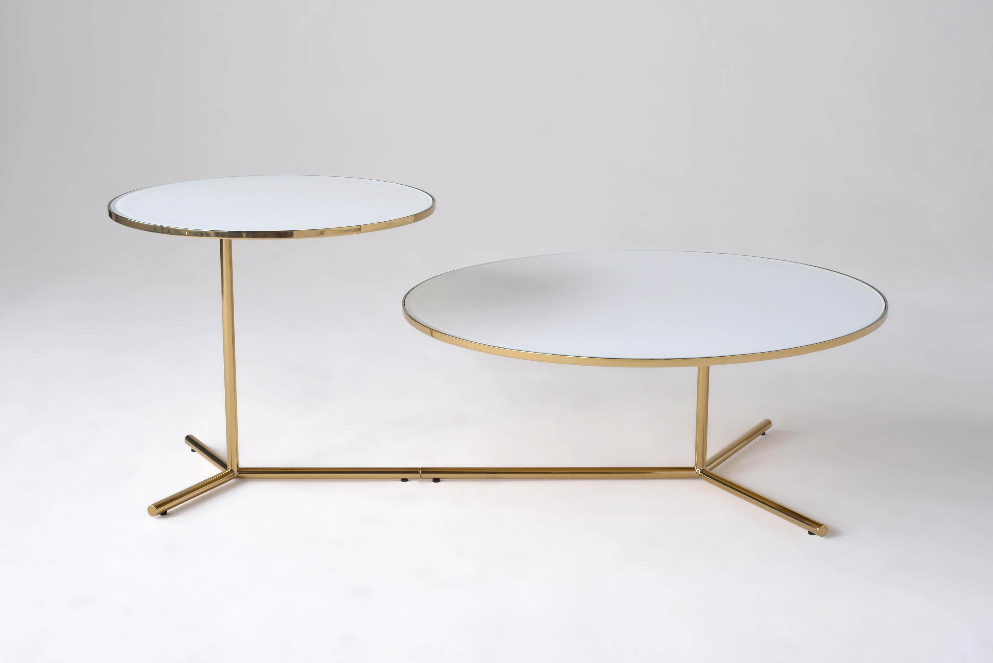 Laiton Set de 2 tables Downtown par Phase Design en vente