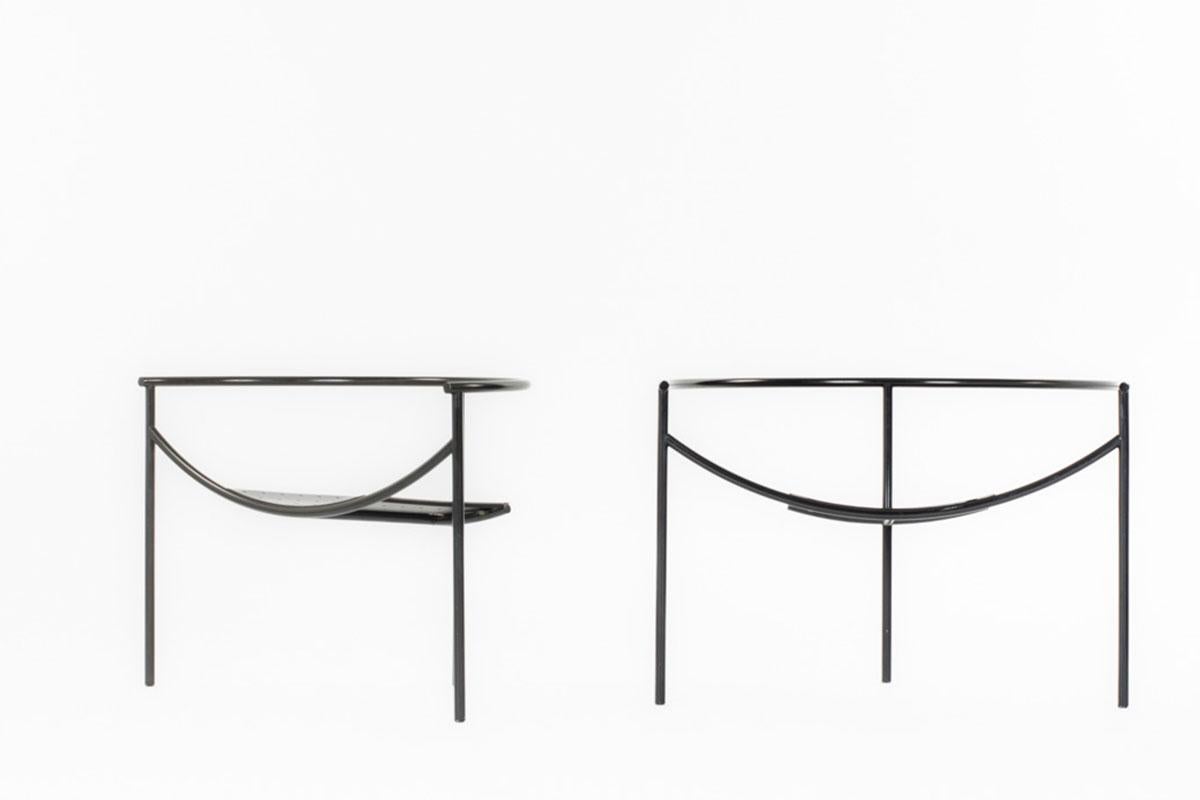 Ensemble de 2 fauteuils par Philippe Starck pour XO en 1983
Modèle Docteur Sonderbar
Structure tripode tubulaire avec dossier, assise perforée, le tout en métal laqué noir
Modèle Icone
