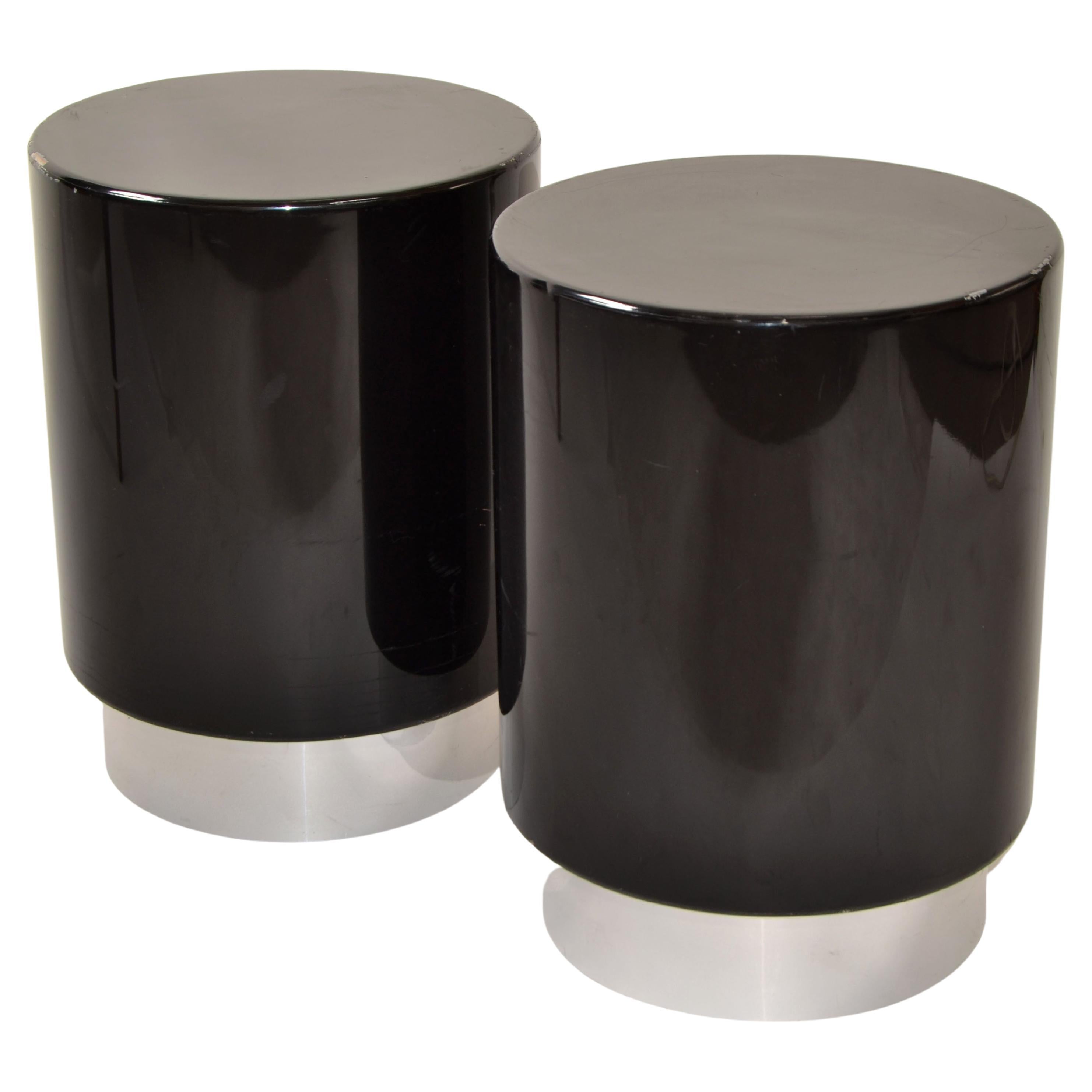 Pair of Mid-Century Modern cylinder-shaped drink drum tables, sofa tables, end tables in the Style of Willy Rizzo.
Made out of Formica over wood in black gloss finish with chrome base.
In refinished condition with some normal wear to the chrome