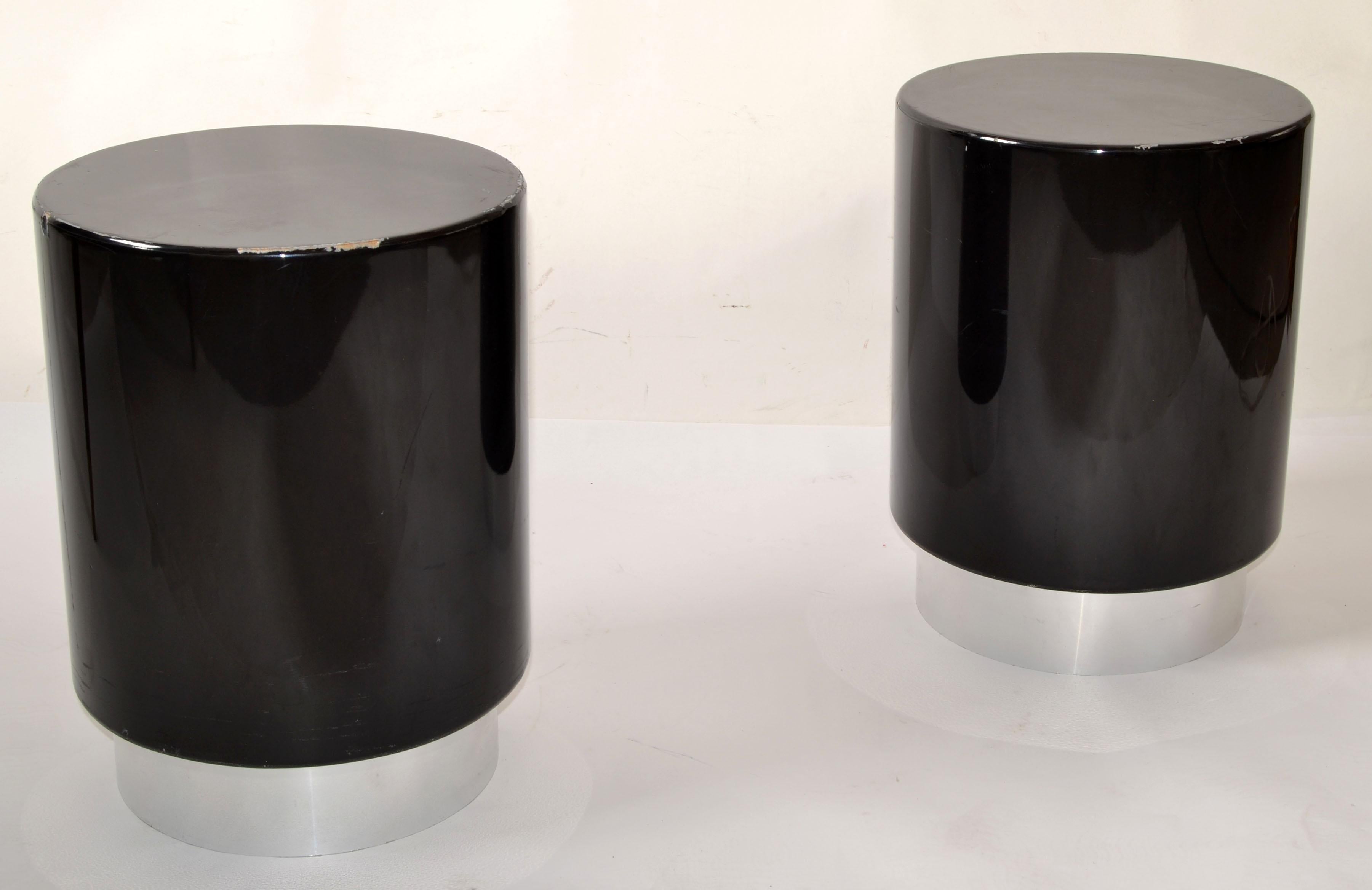 Set of 2 Drum Drink Tables Black Gloss Lacquer & Chrome Base Mid-Century Modern In Good Condition For Sale In Miami, FL