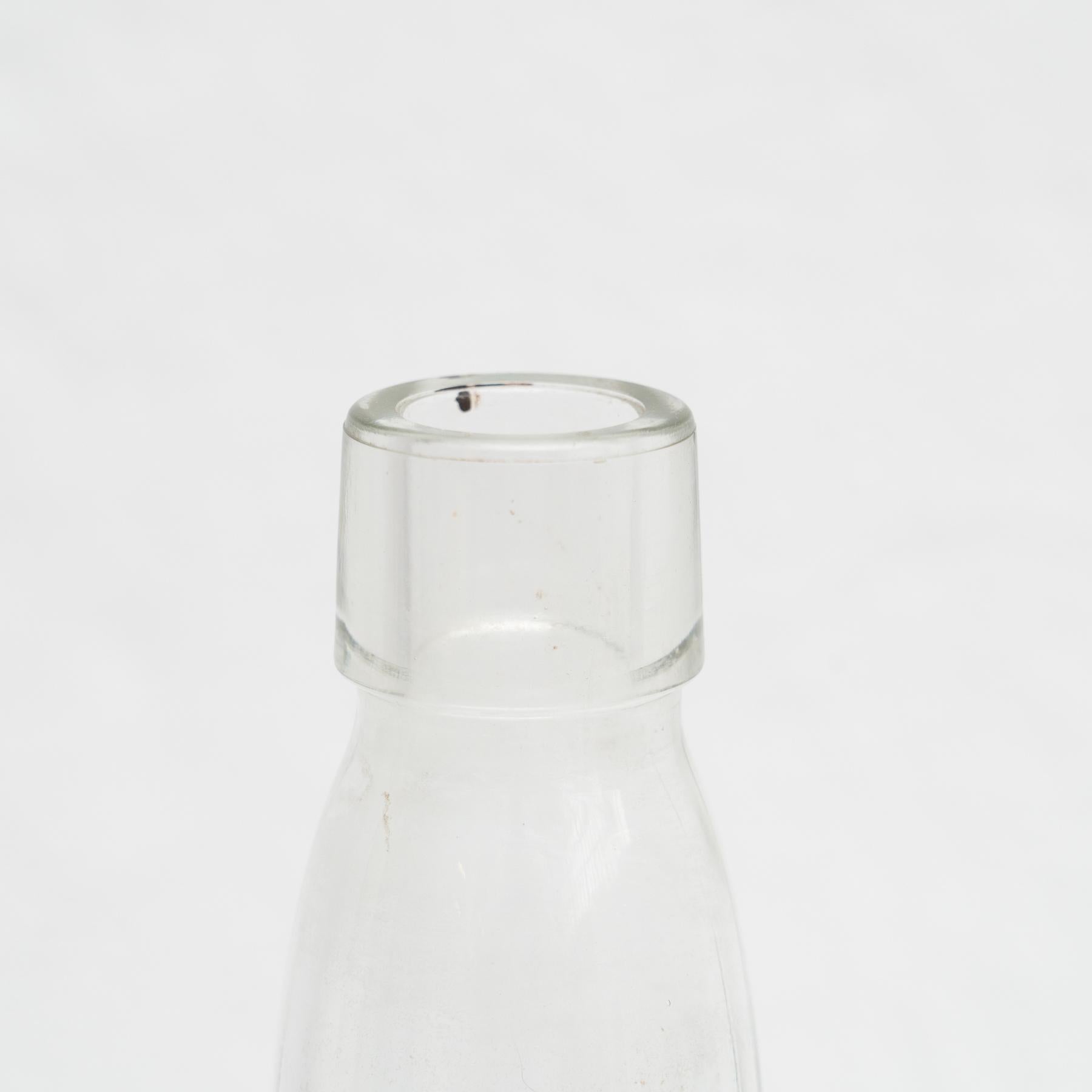 Set of 2 Early 20th Century Rustic Glass Bottles For Sale 8