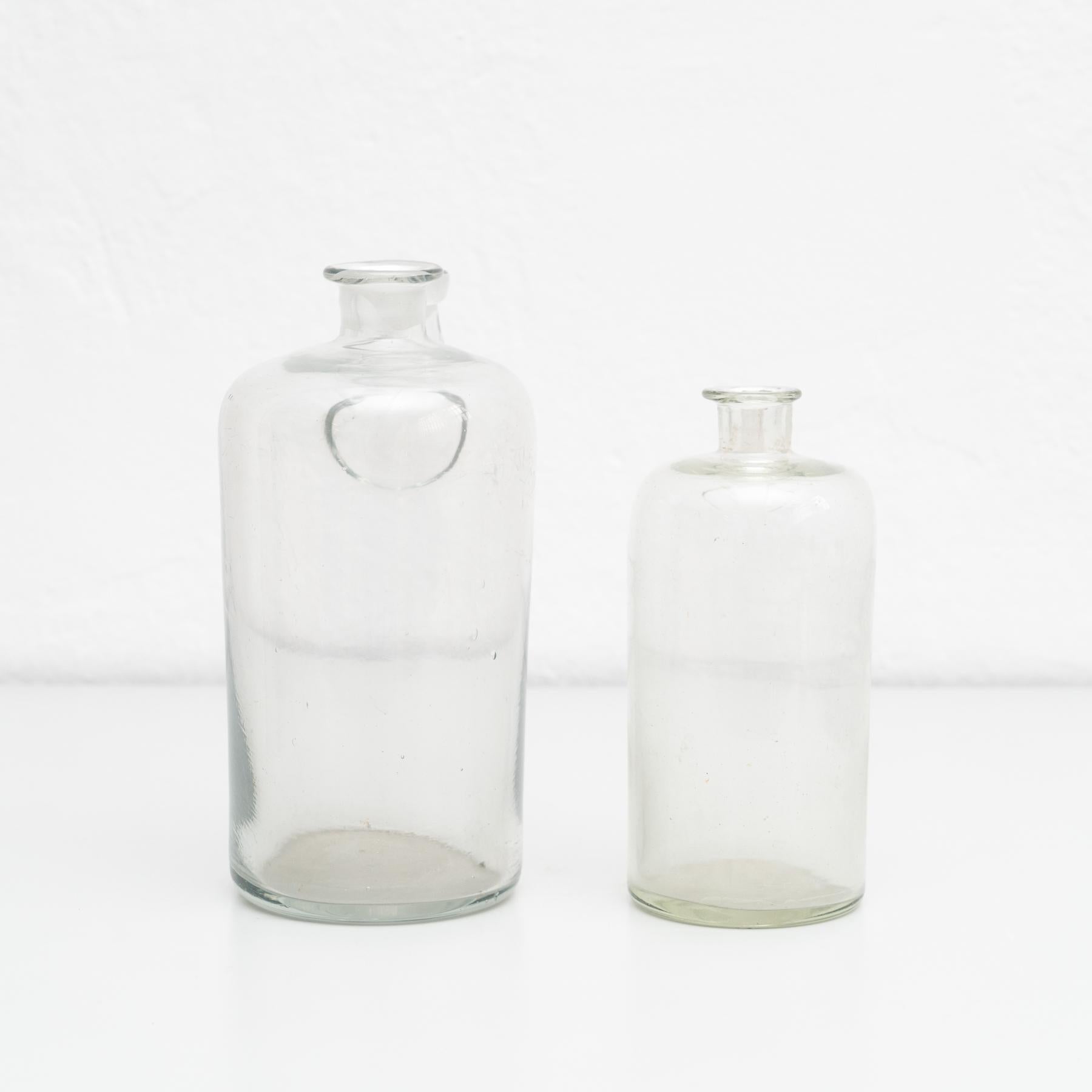 Set of 2 Early 20th Century Rustic Glass Bottles For Sale 3