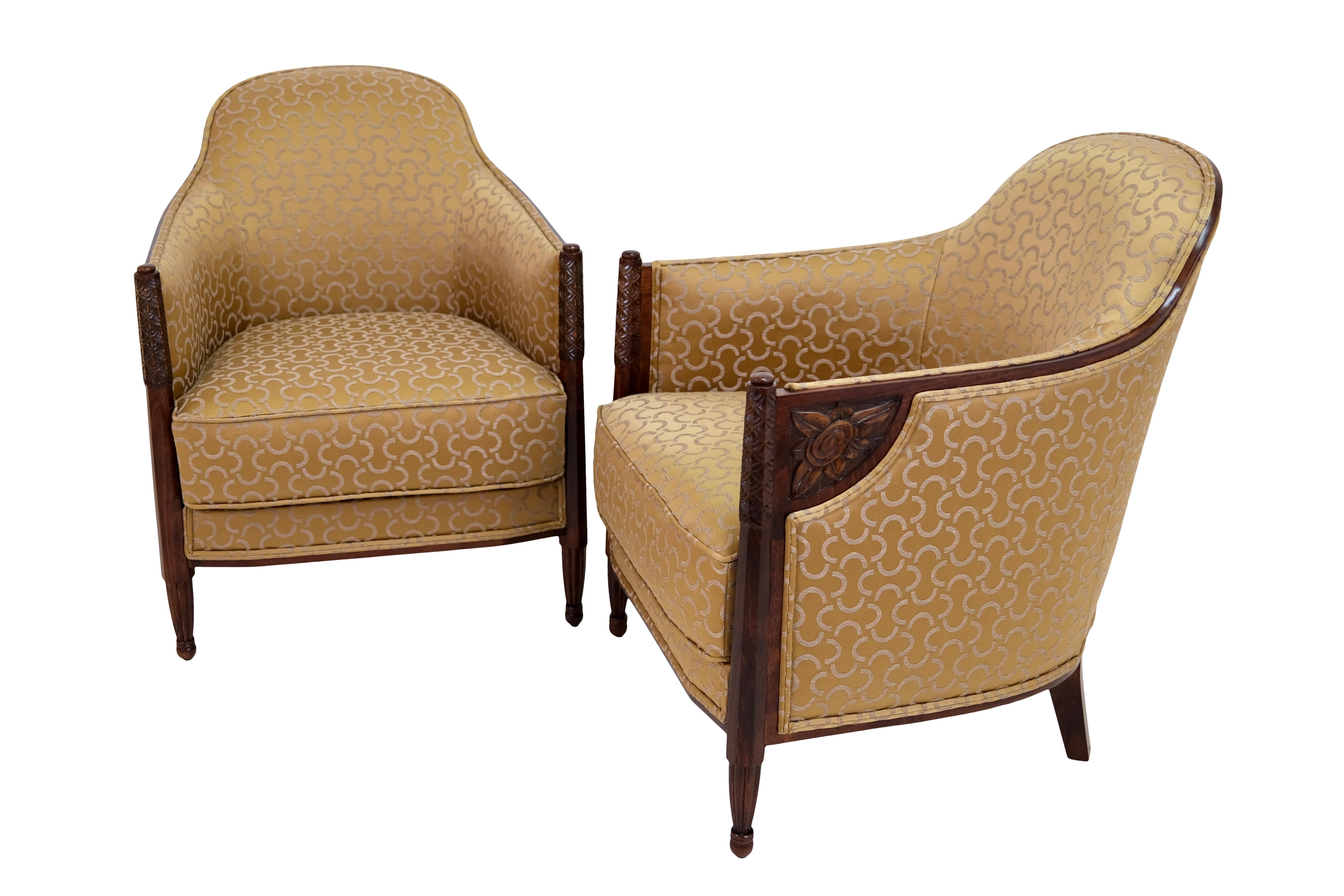 Pair of armchairs
Mahogany 
Carvings with floral and geometric ornamentation
Gold colored upholstery 

Early Art Deco, France circa 1925

Dimensions:
Width: 62 cm
Height: 79 cm
Depth: 70 cm
Seat height: 42 cm.